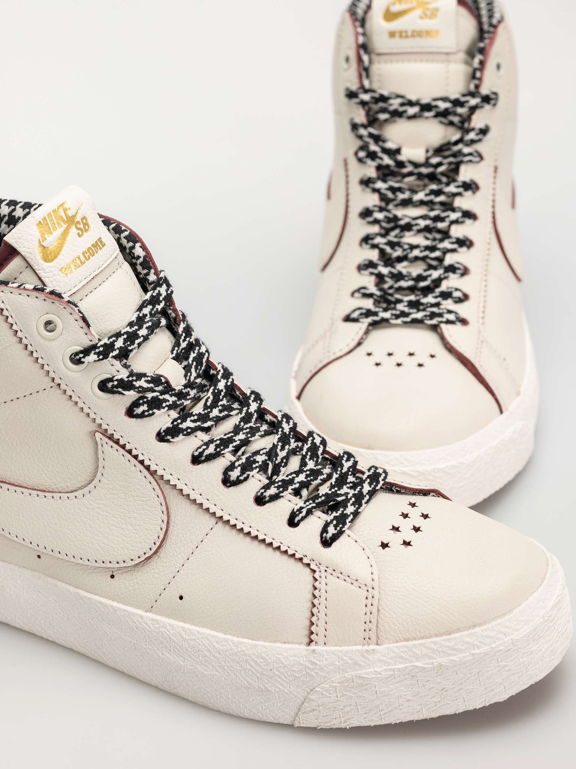 Nike SB Zoom Blazer Mid Welcome Skateboarding Cipők (sail/dark beetroot/white)