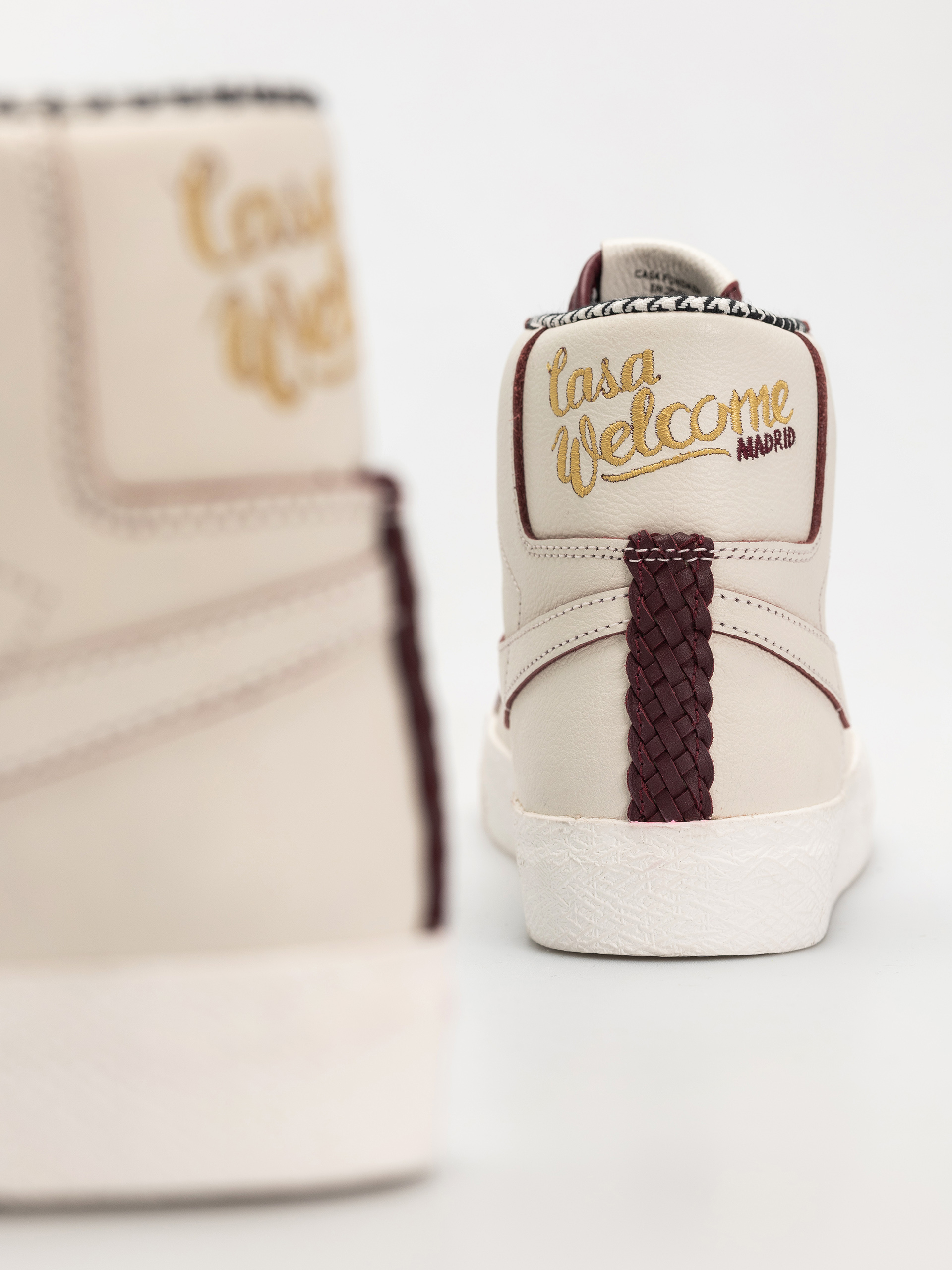 Nike SB Zoom Blazer Mid Welcome Skateboarding Cipők (sail/dark beetroot/white)