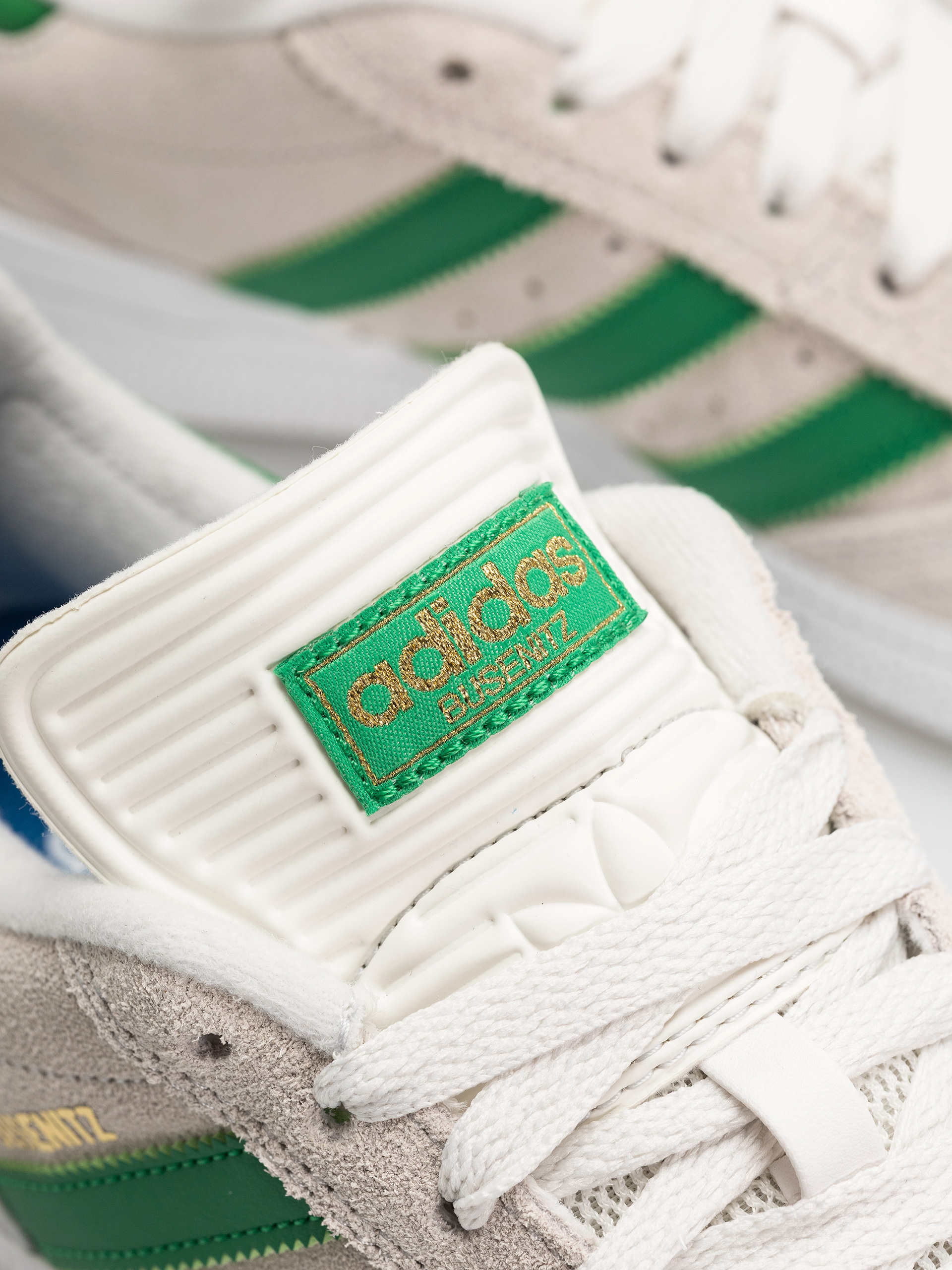 Cipők adidas Busenitz (crywht/crywht/goldmt)