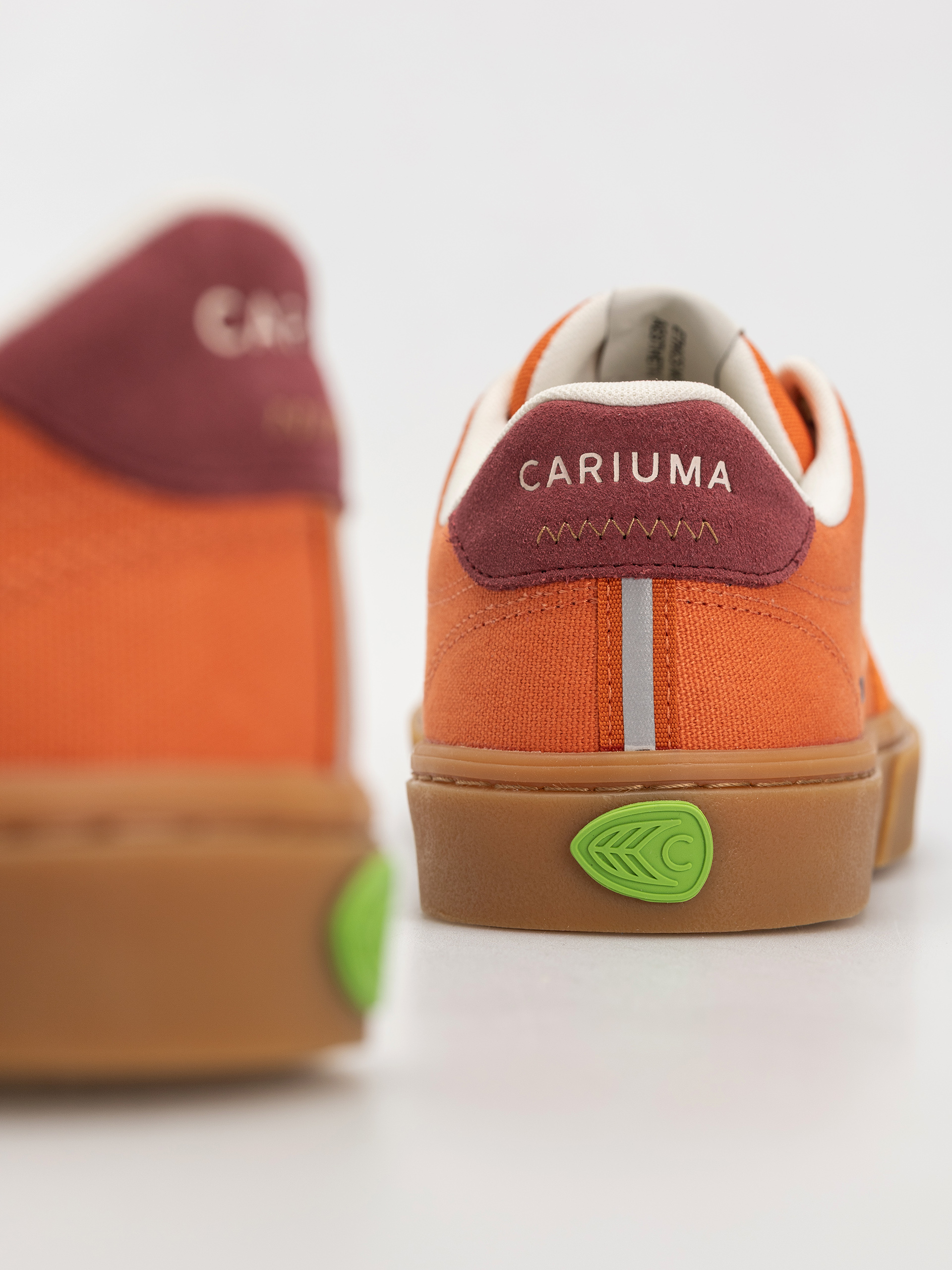 Cariuma Naioca Pro Cipők (gum burnt orange suede and canvas ivory logo ruby wine)