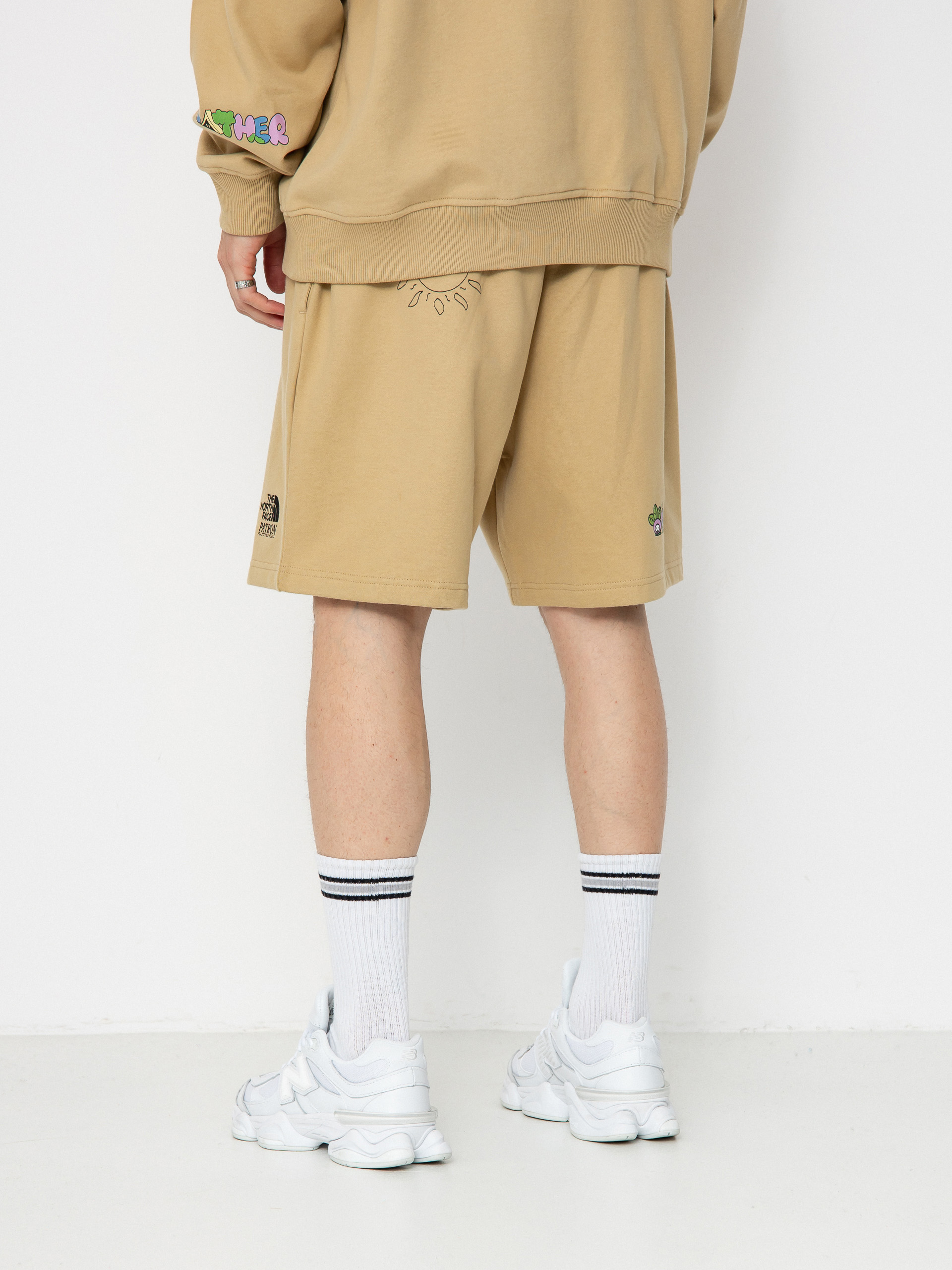 The North Face Mountain Cleanup Relaxed Rövidnadrág (khaki stone)