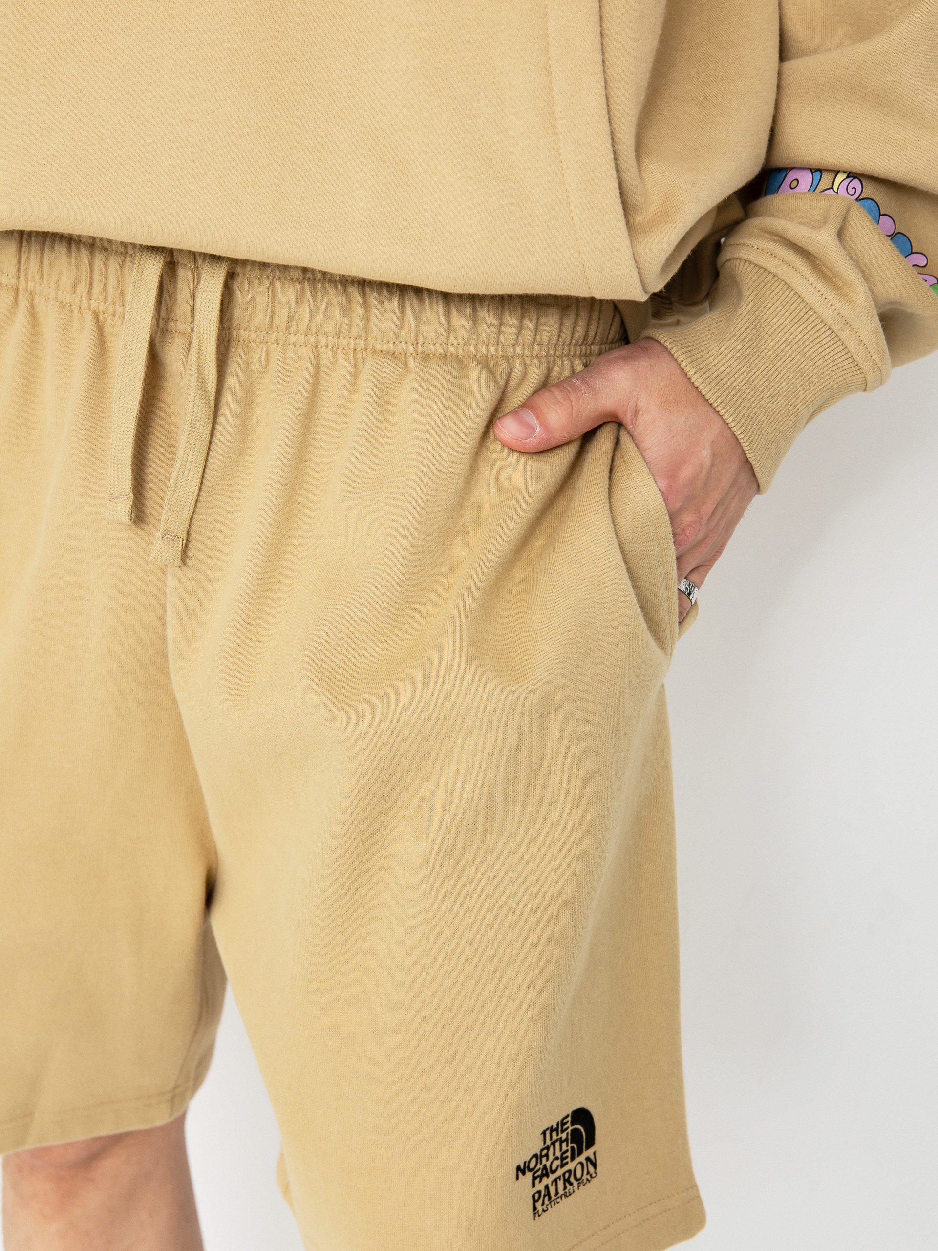 The North Face Mountain Cleanup Relaxed Rövidnadrág (khaki stone)