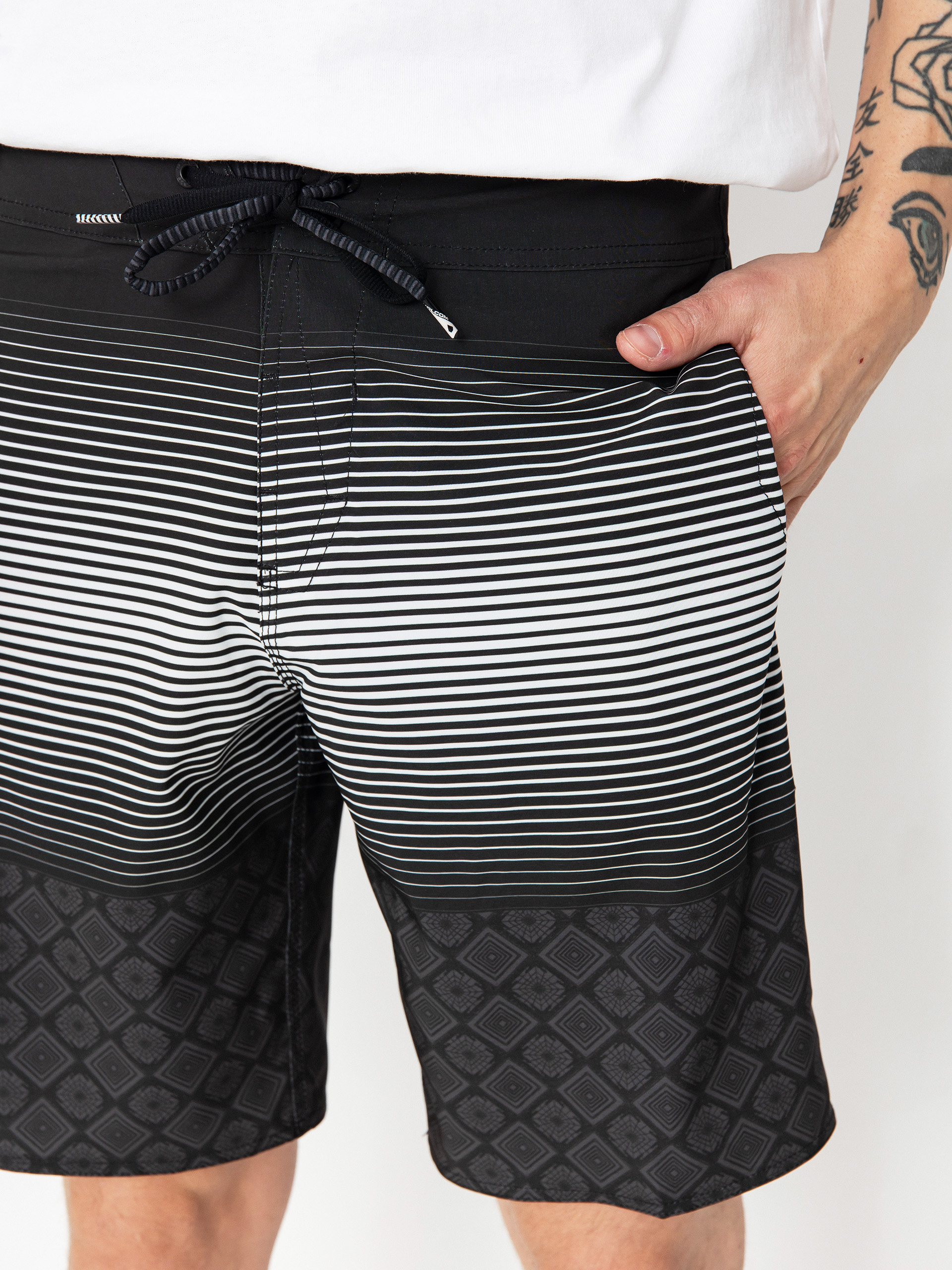 Volcom Lido Stripe Mod 20 Boardshort (black)