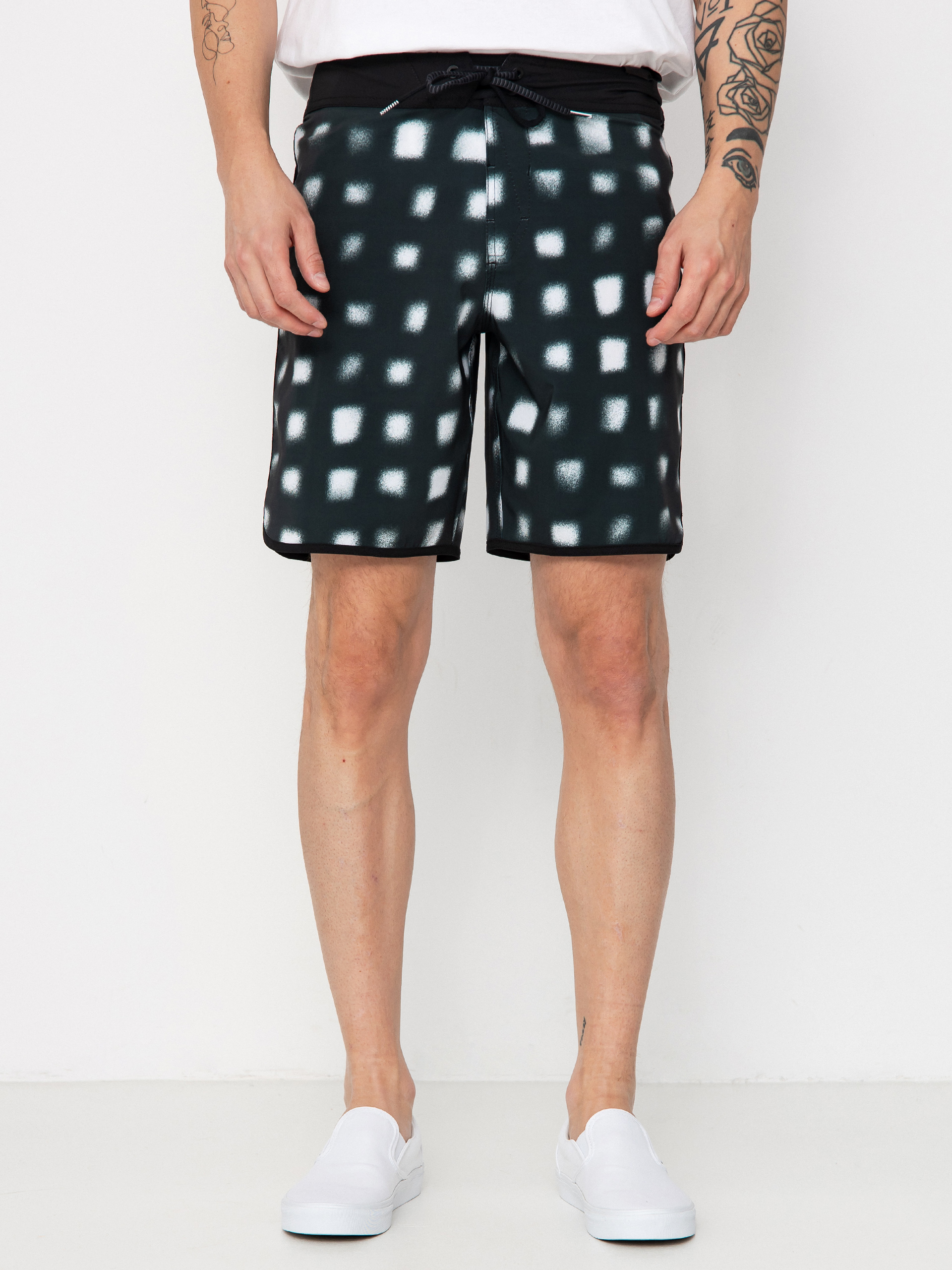 Volcom Infuse Scallop Mod 19 Boardshort (black)