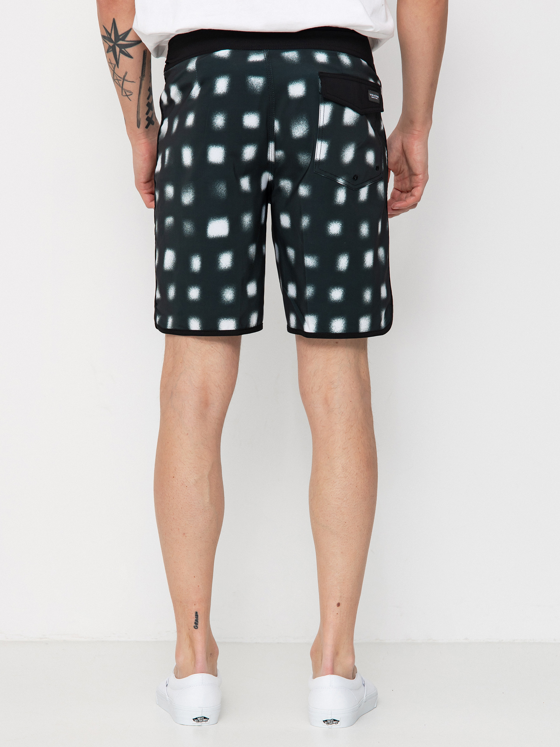 Volcom Infuse Scallop Mod 19 Boardshort (black)