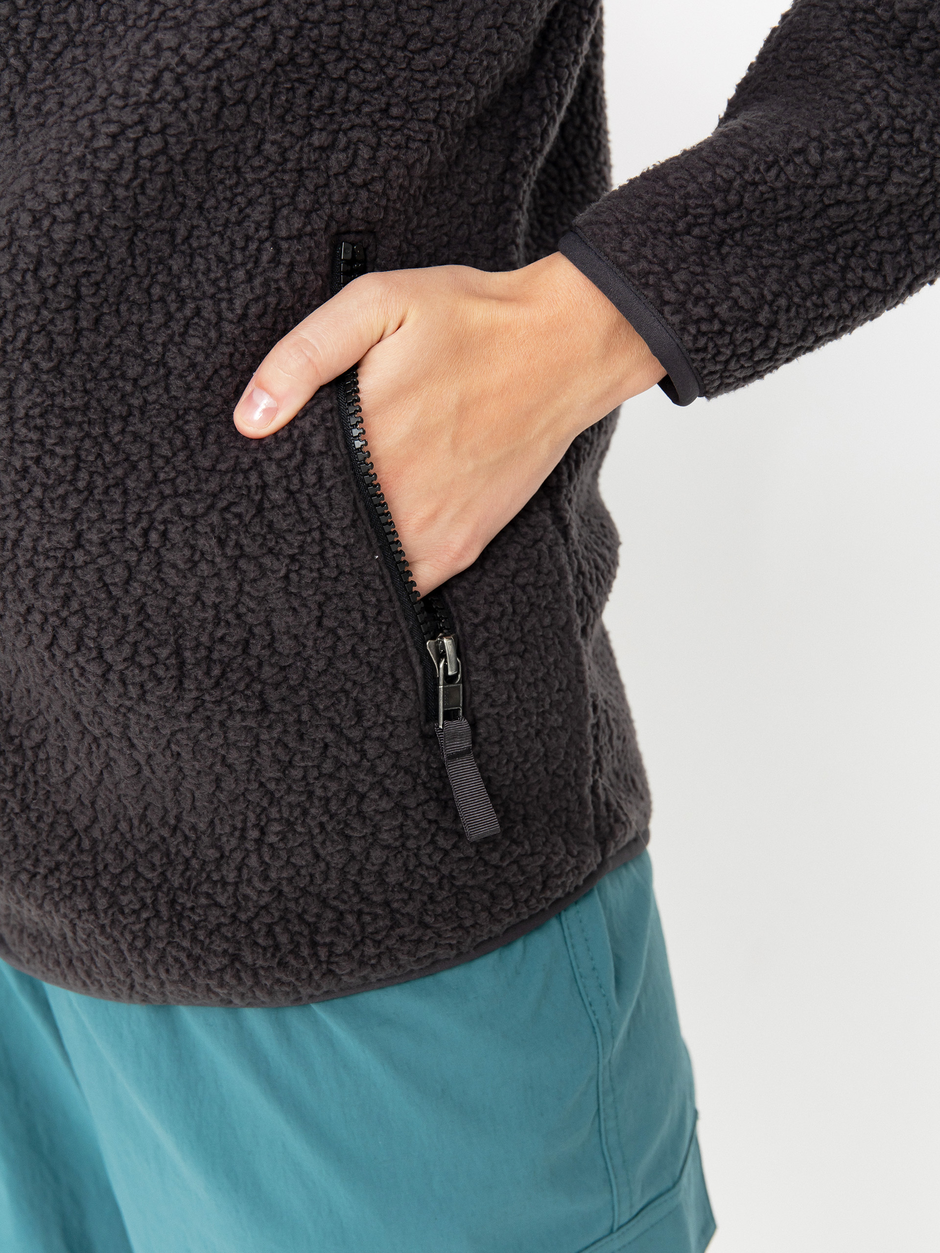 Dzseki Patagonia Retro Pile Wmn (ink black)