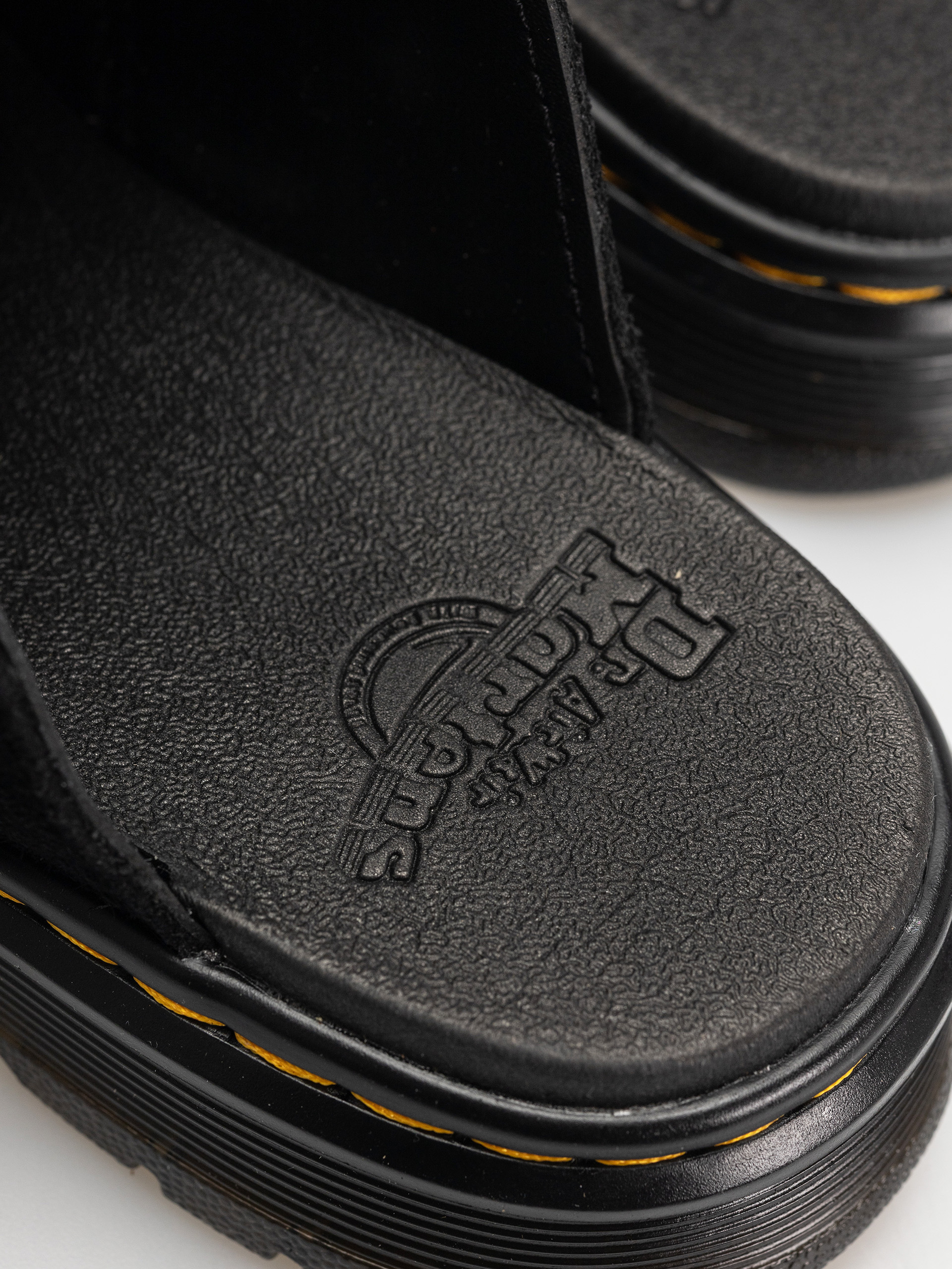 Dr. Martens Brookline Mule Cipők (black bronx suede)