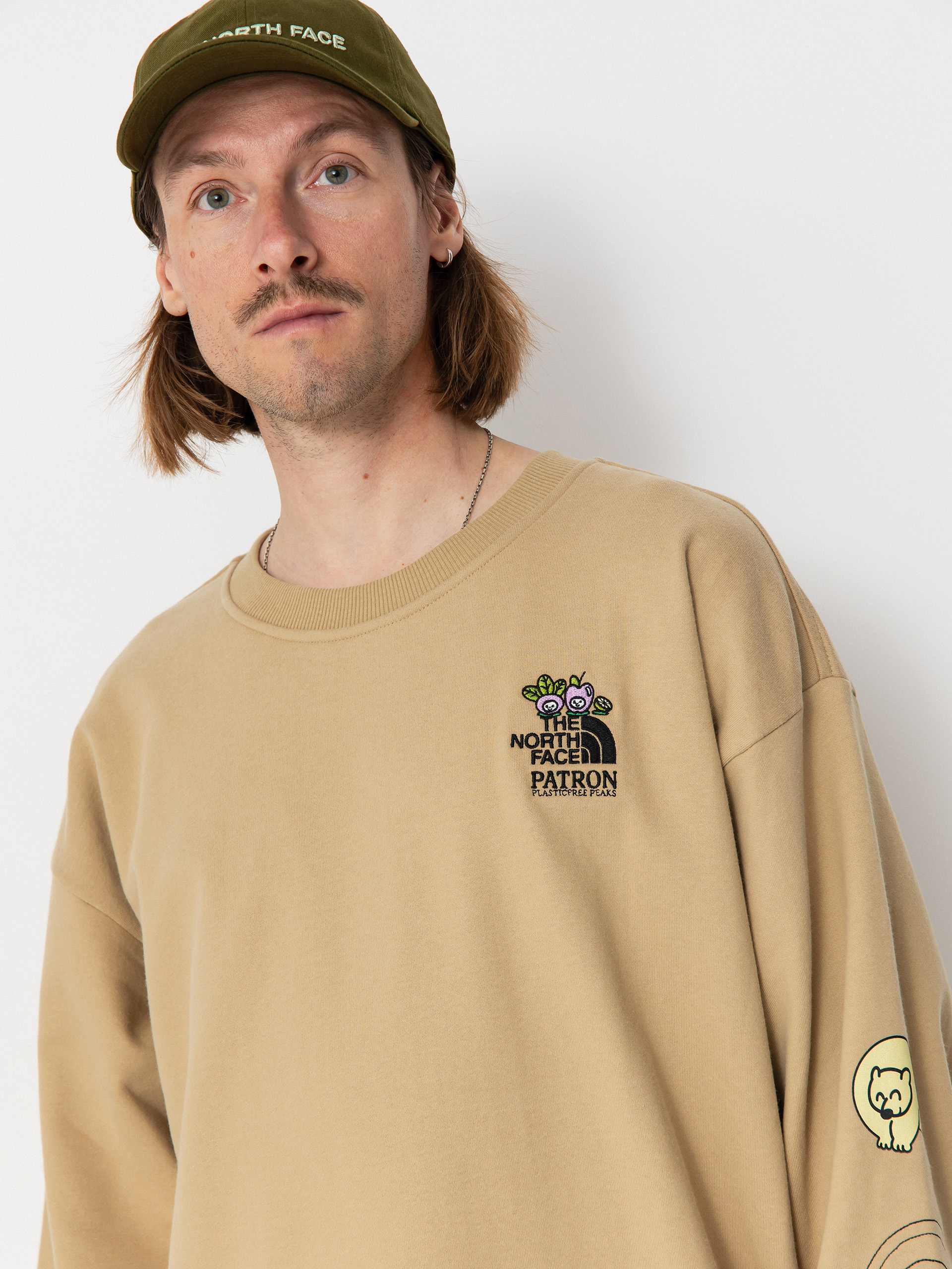 The North Face Mountain Cleanup Oversized Pulóver (khaki stone)