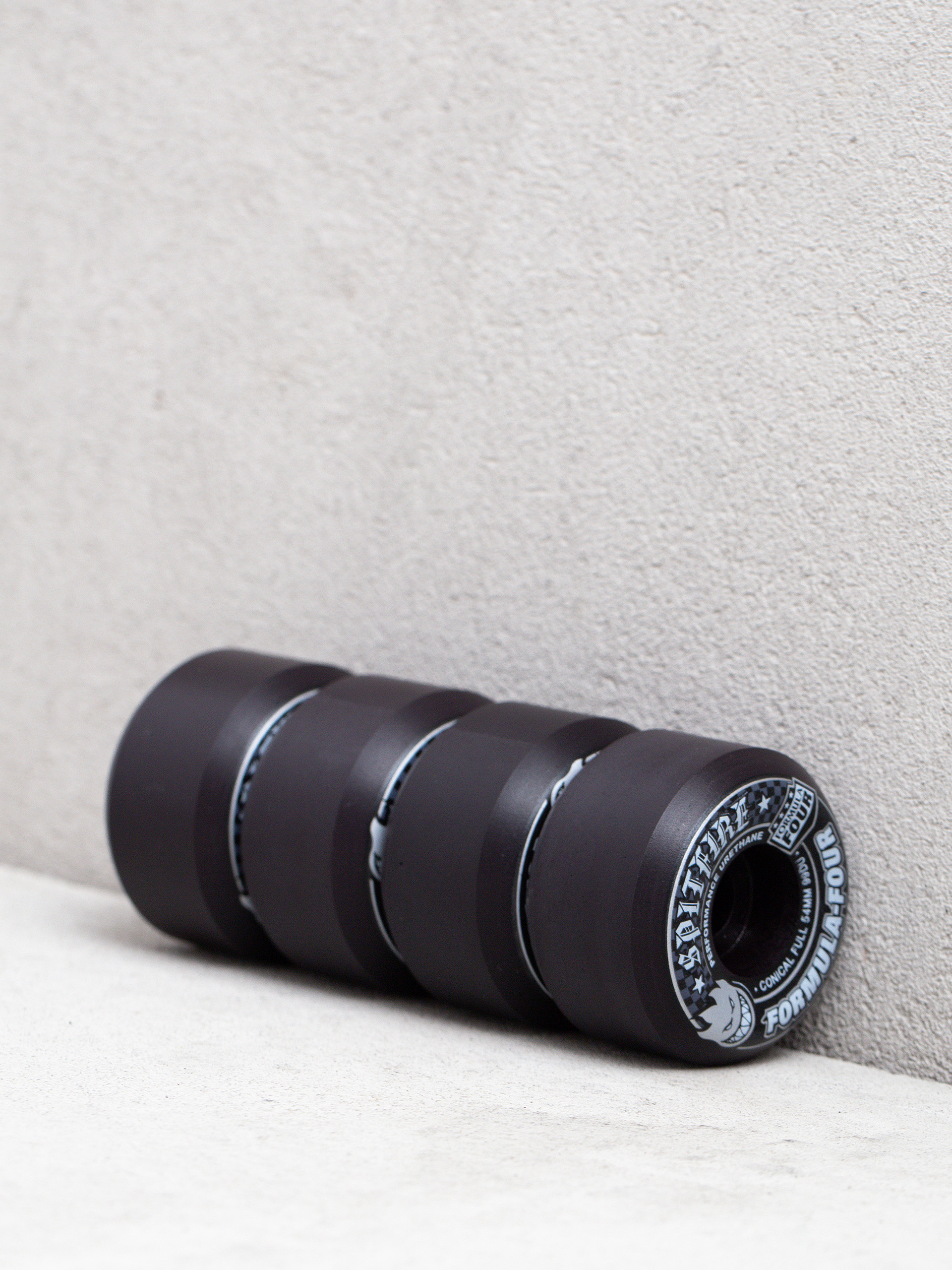 Spitfire F4 99D Conical Full Gördeszka kerék (black)