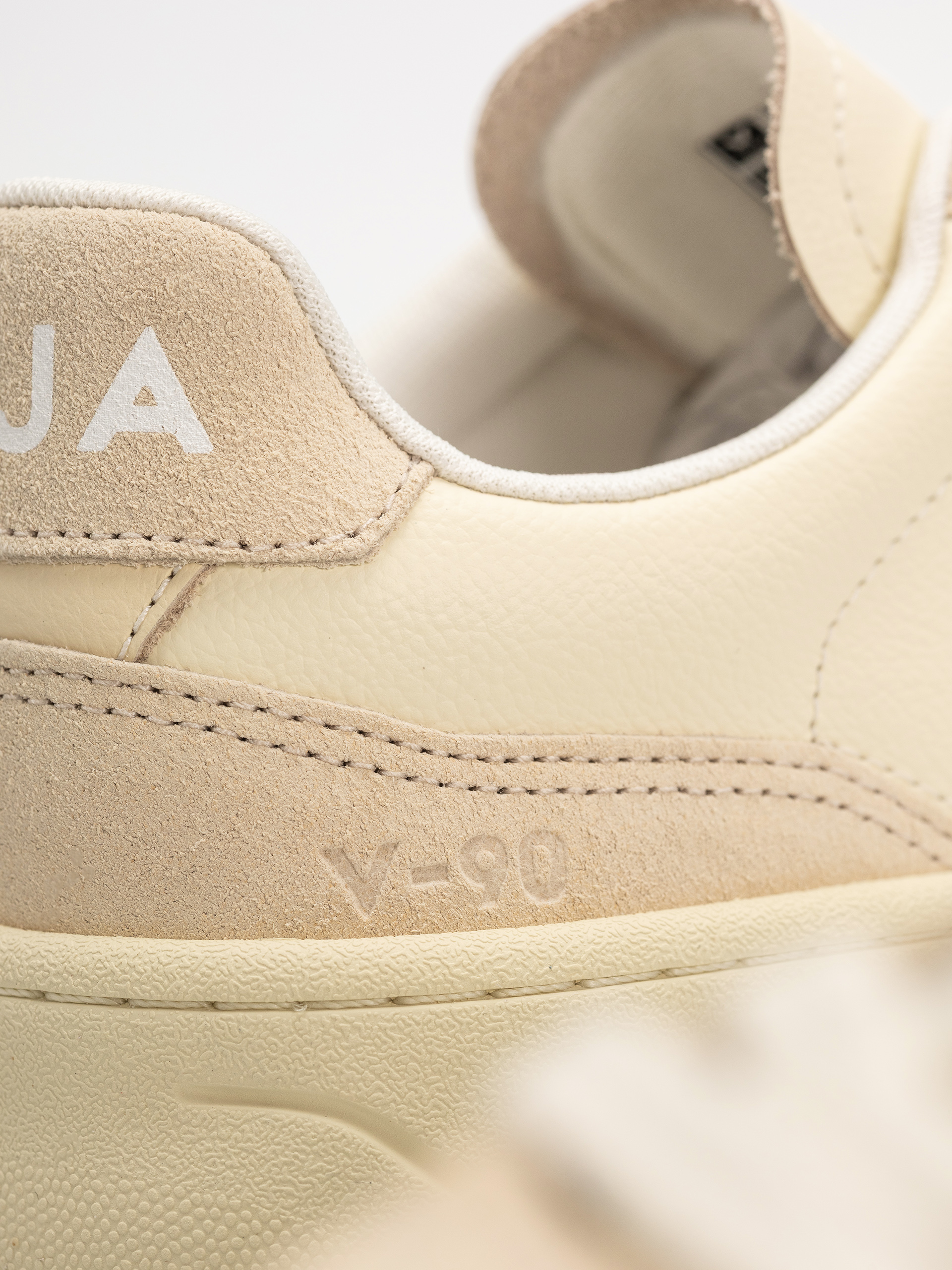 Veja V-90 Wmn Cipők (cashew oat)