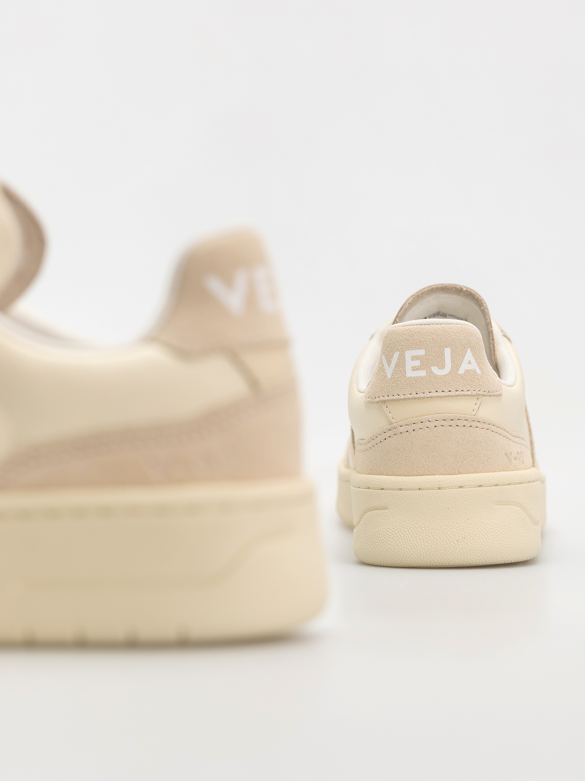 Veja V-90 Cipők Wmn (cashew oat)
