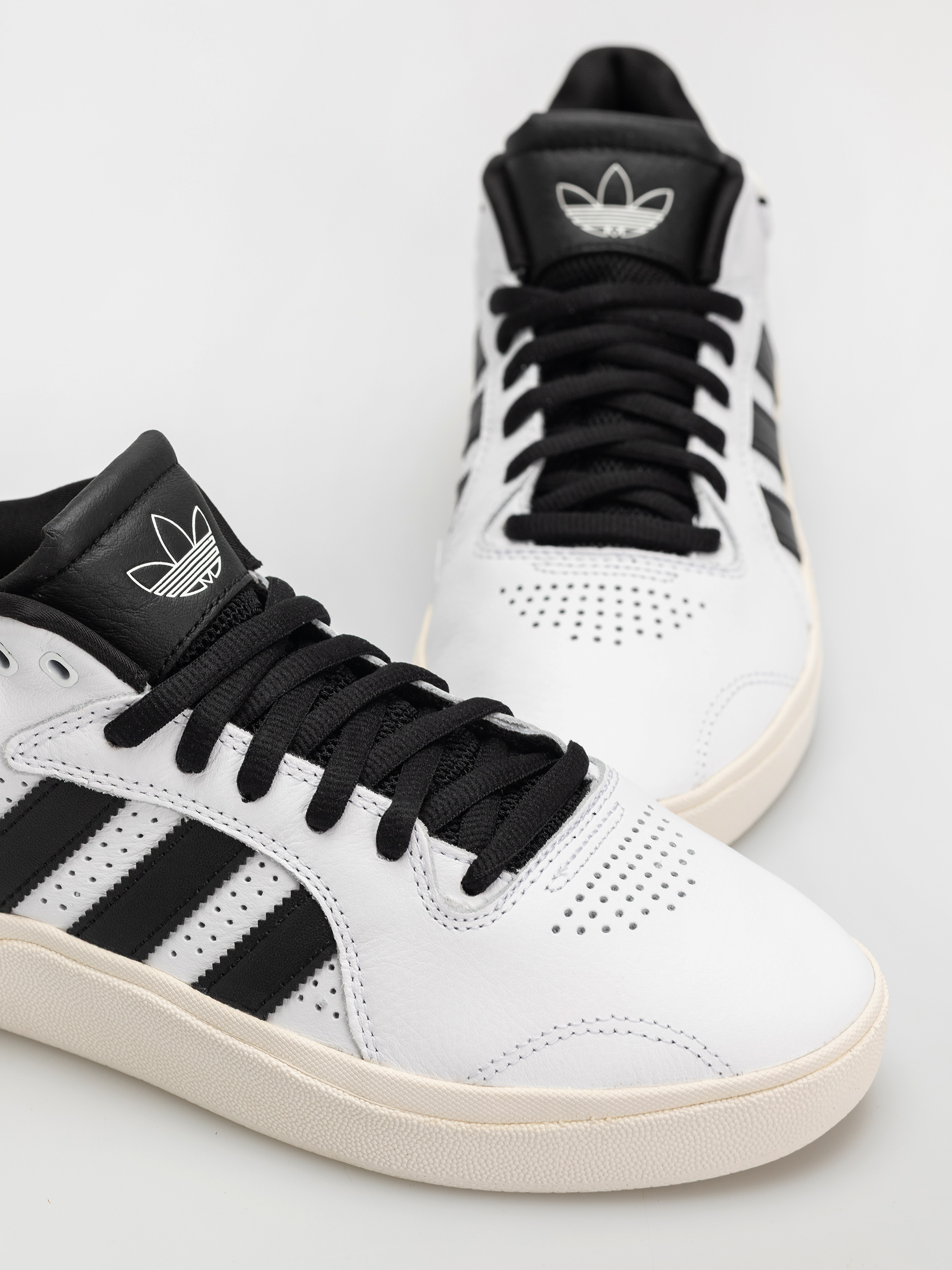 adidas Tyshawn Cipők (ftwwht/cblack/ftwwht)