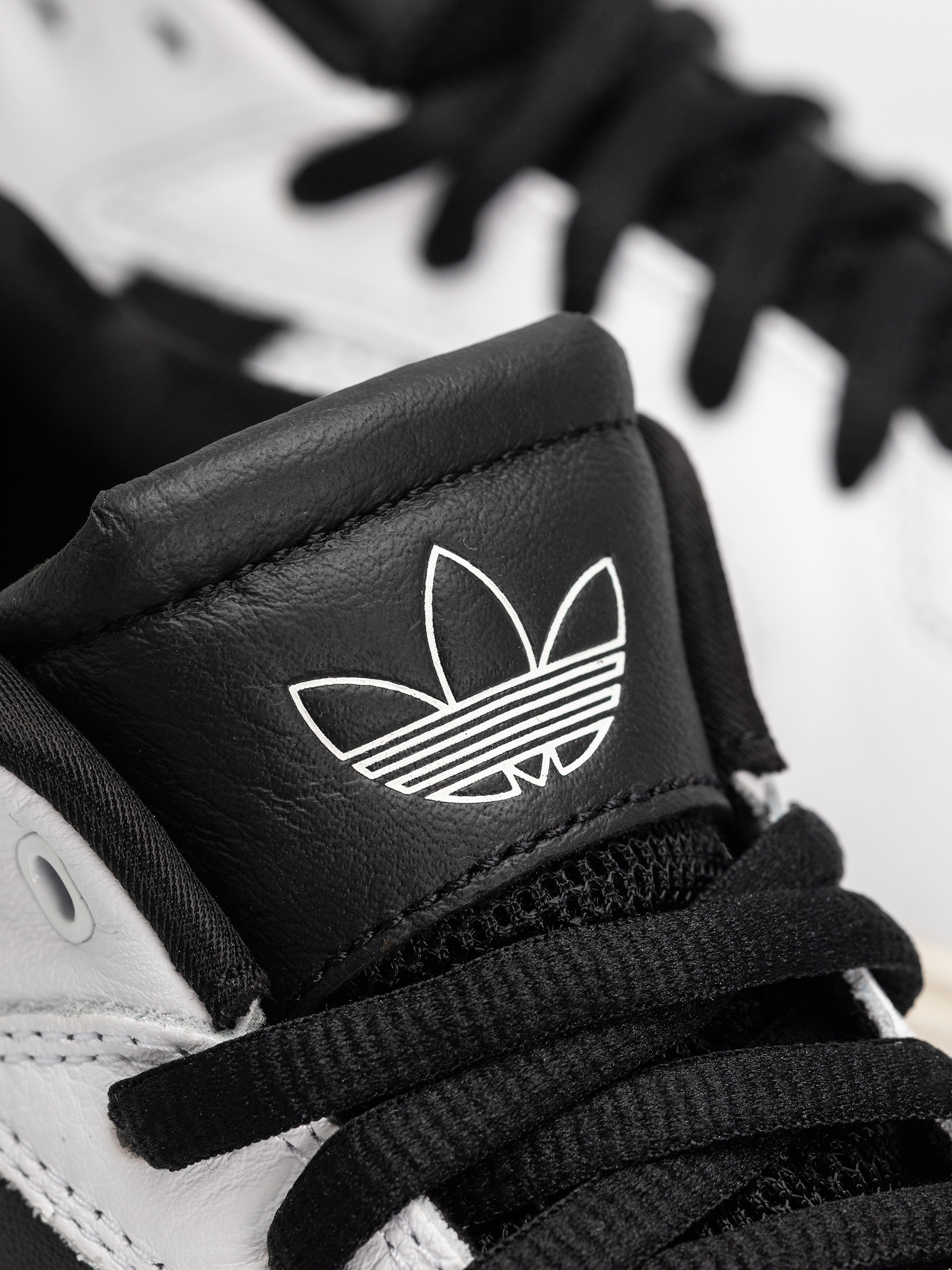 adidas Tyshawn Cipők (ftwwht/cblack/ftwwht)