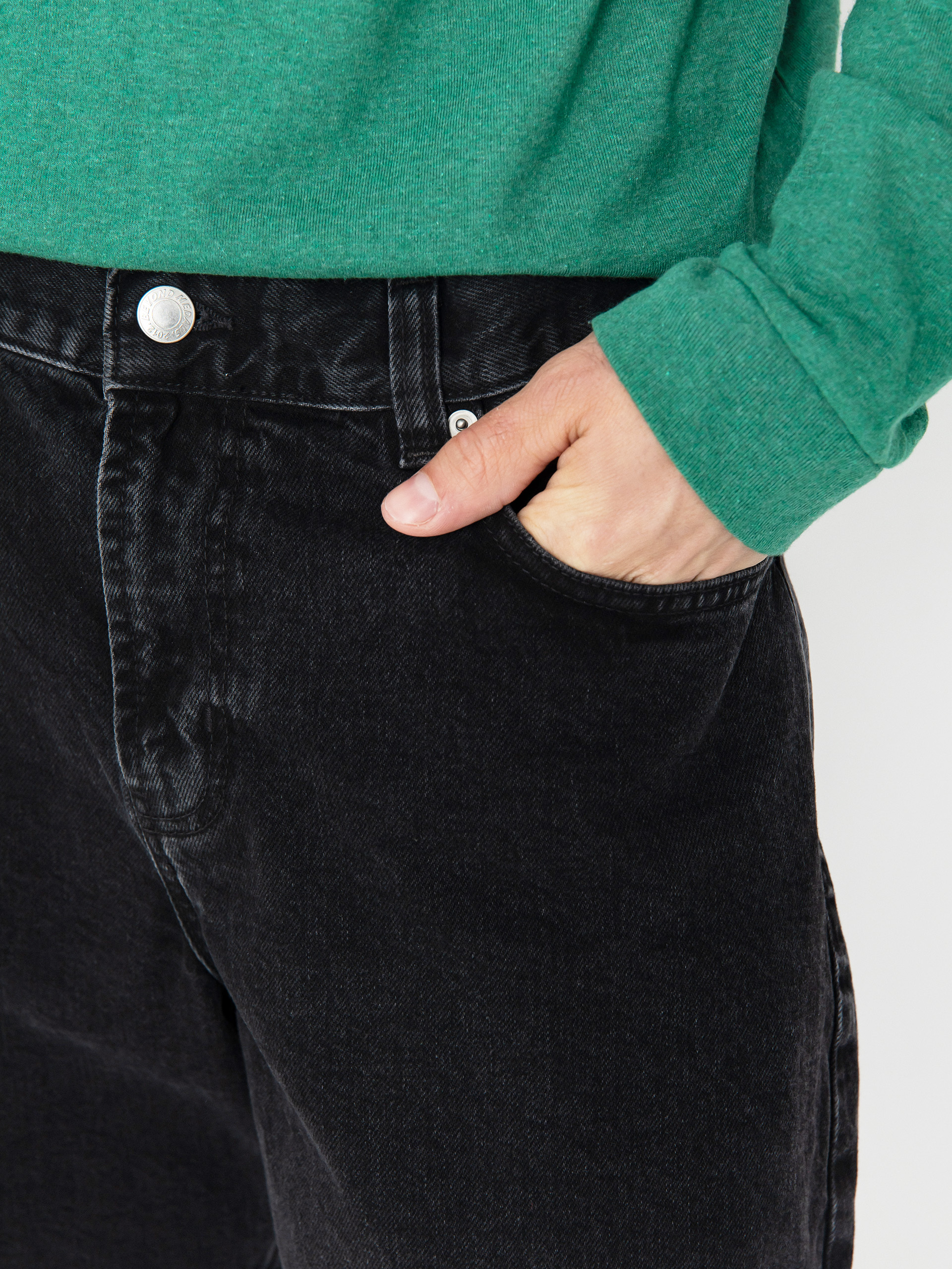 Beyond Medals Loose Jeans Kisnadrág (black)