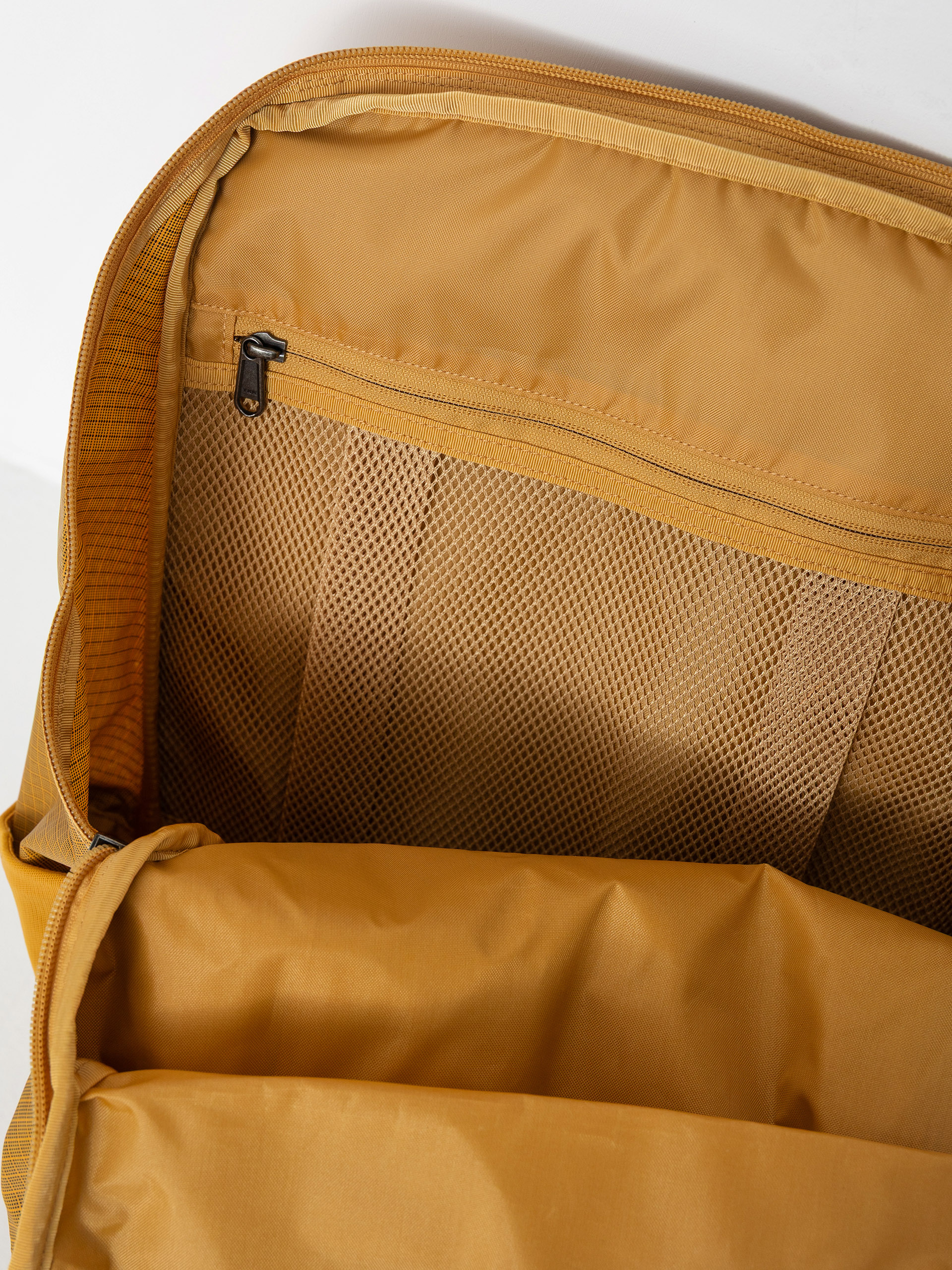 Hátizsák Patagonia Black Hole Pack 32L (pufferfish gold w/beeswax tan)