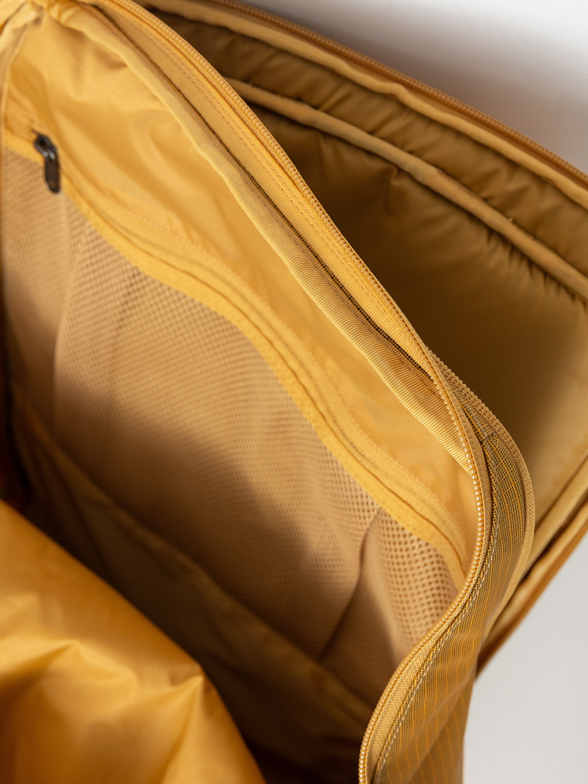 Hátizsák Patagonia Black Hole Pack 32L (pufferfish gold w/beeswax tan)