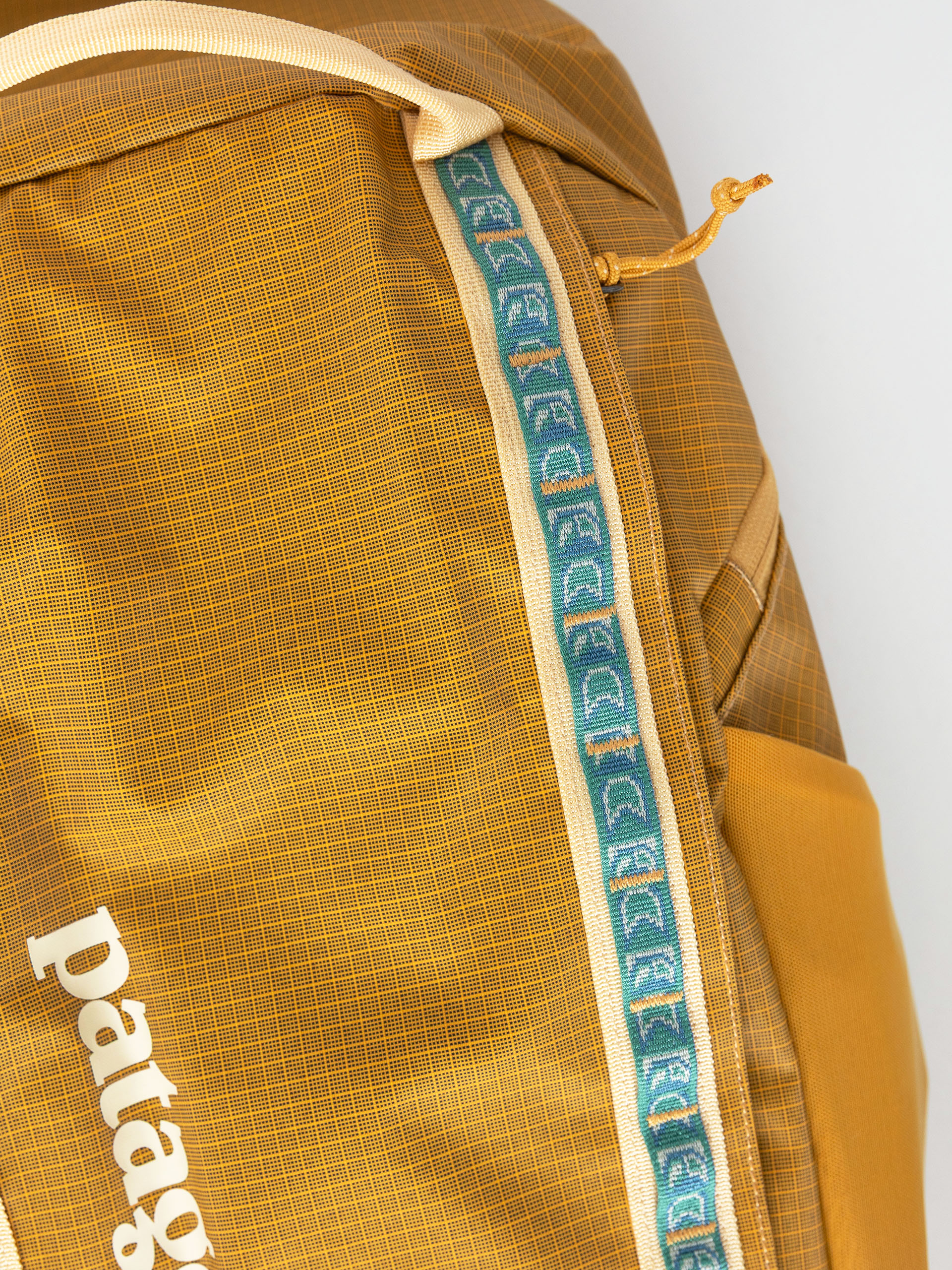 Hátizsák Patagonia Black Hole Pack 32L (pufferfish gold w/beeswax tan)