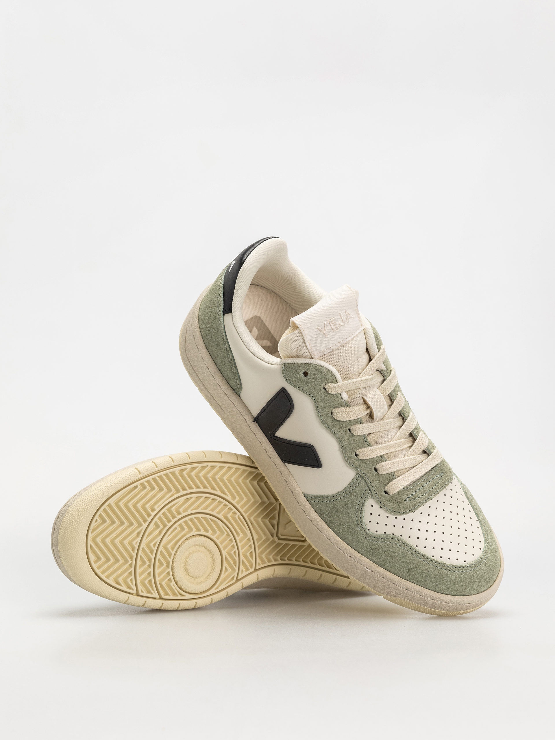 Veja V-10 Cipők Wmn (pure black clay)
