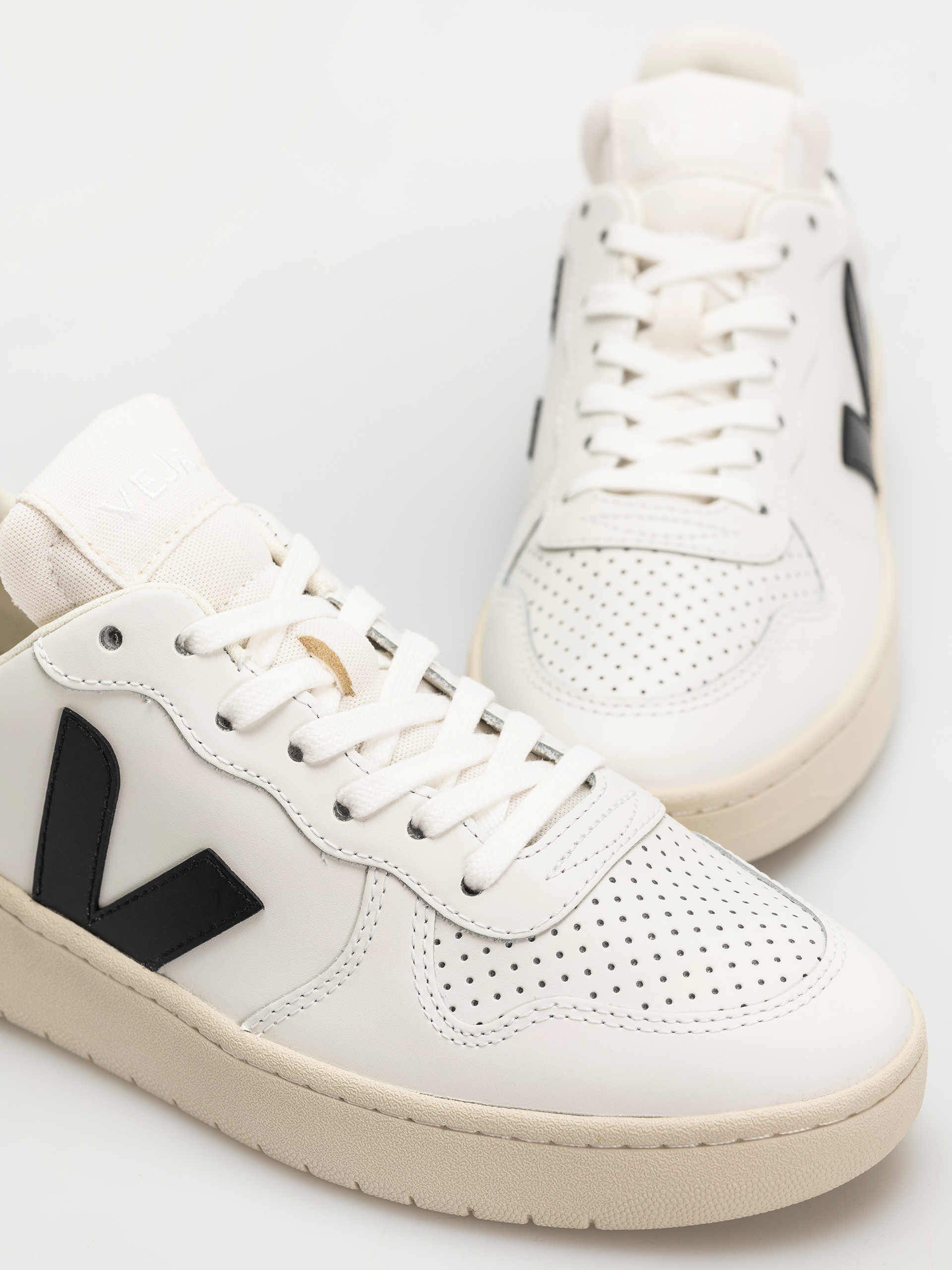 Veja V-10 Cipők Wmn (extra white black)