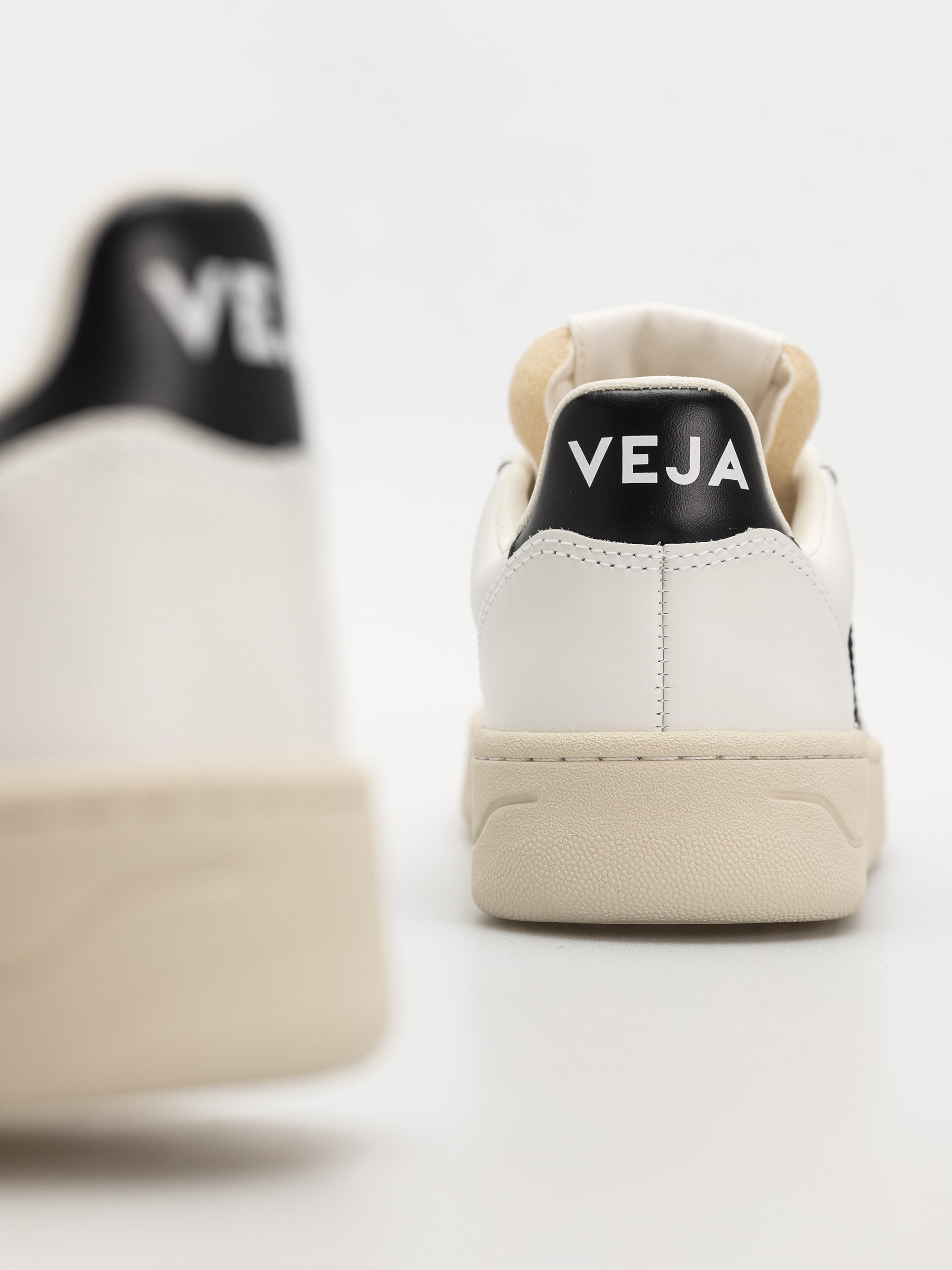 Veja V-10 Cipők Wmn (extra white black)