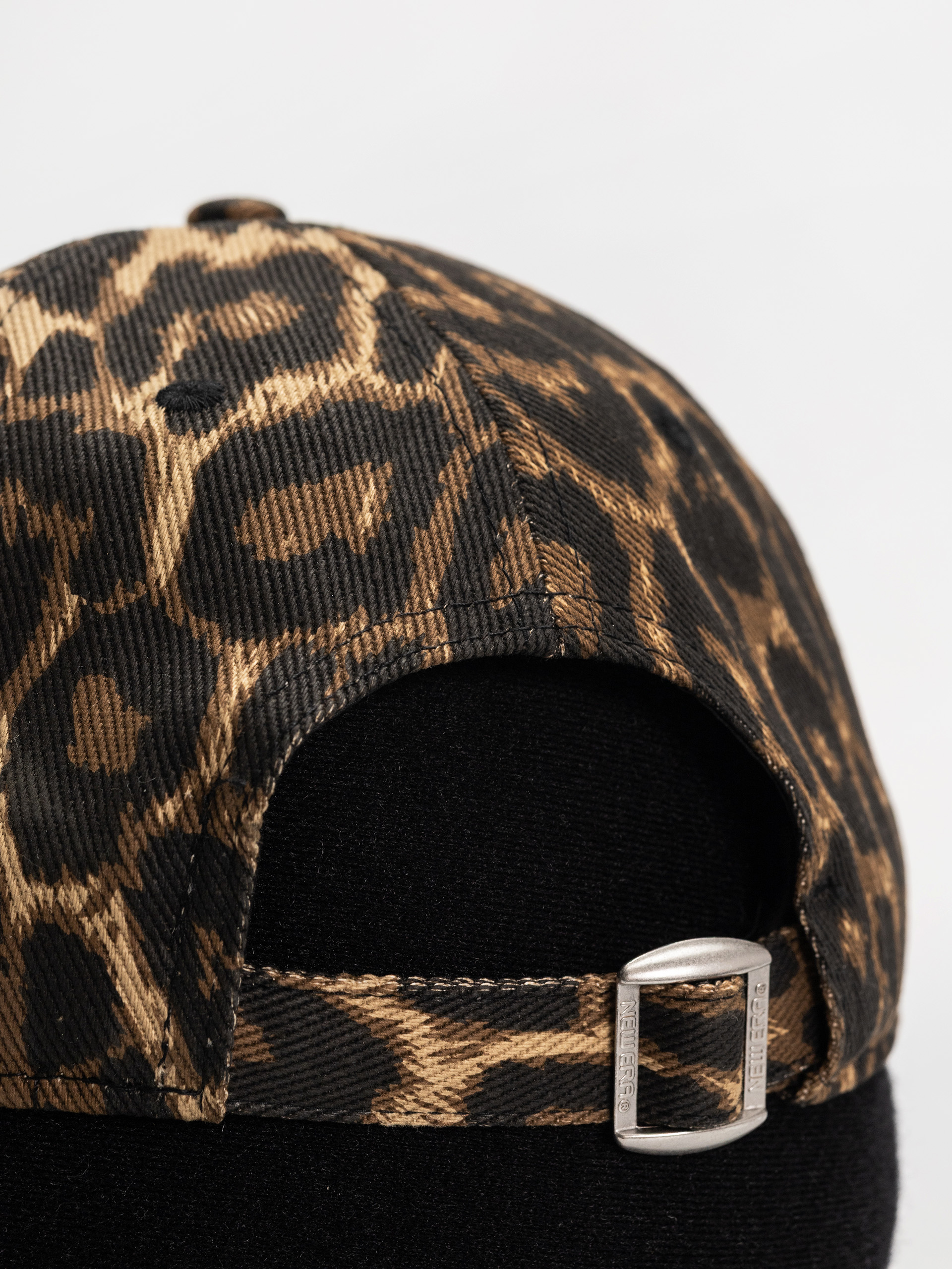 Baseball sapka New Era Outline Leopard 9Twenty New York Yankees Wmn (black camo)
