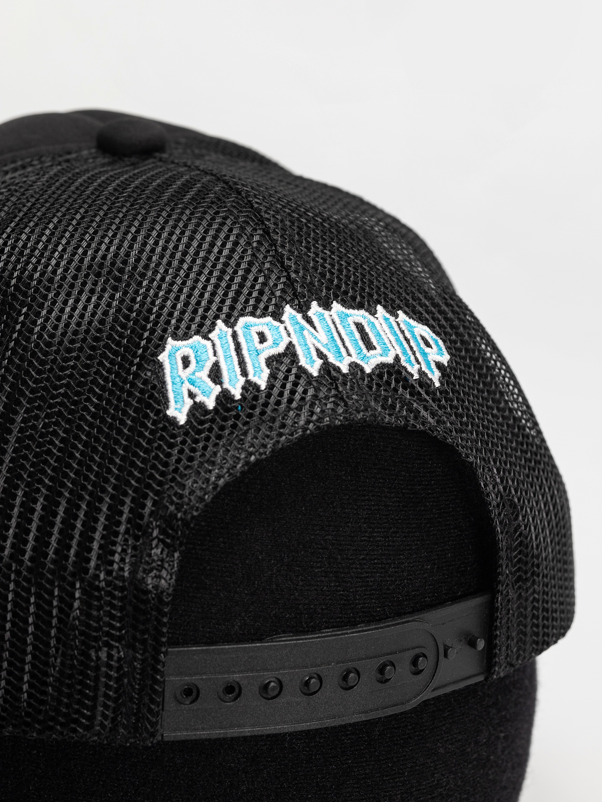 Baseball sapka RipNDip Skull And Bones Trucker (black)