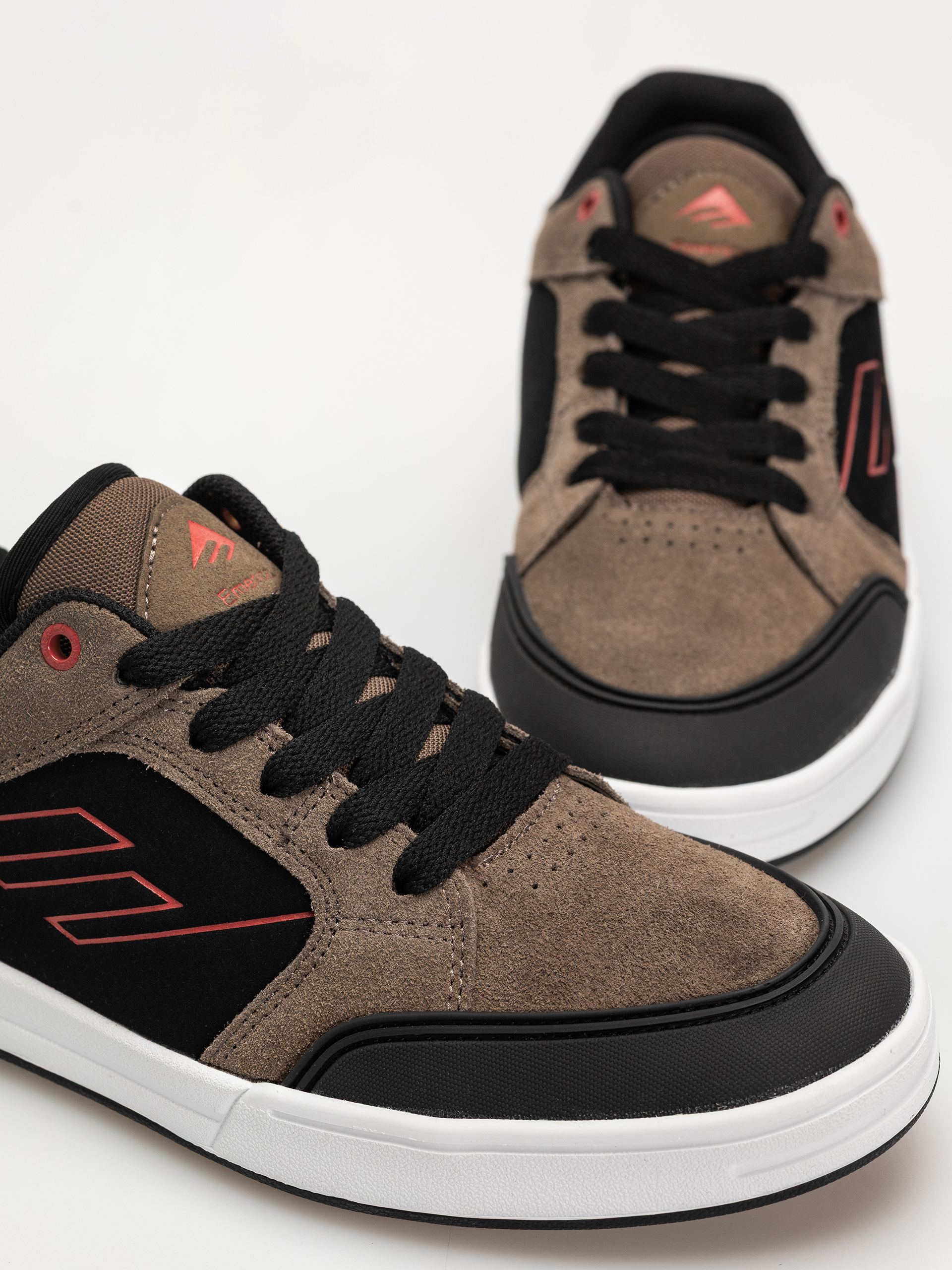 Emerica Heritic Cipők (brown/black)