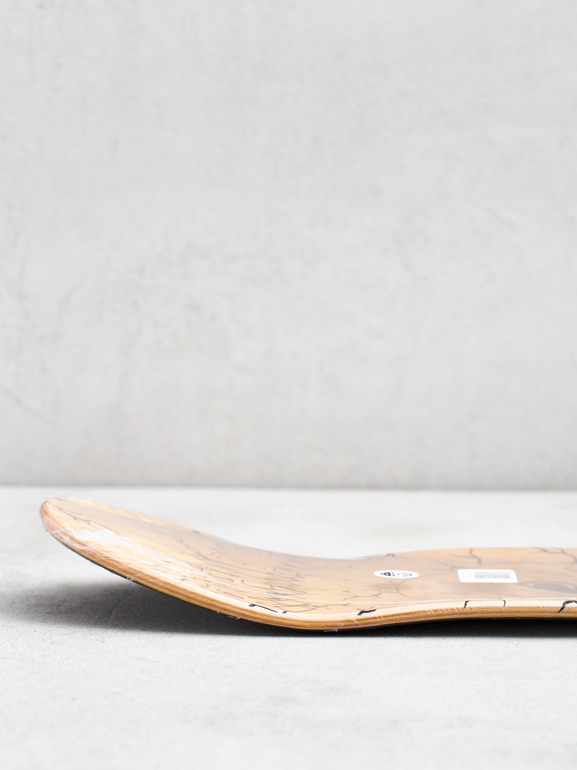 Gördeszka lap RipNDip Skull And Bones (black)