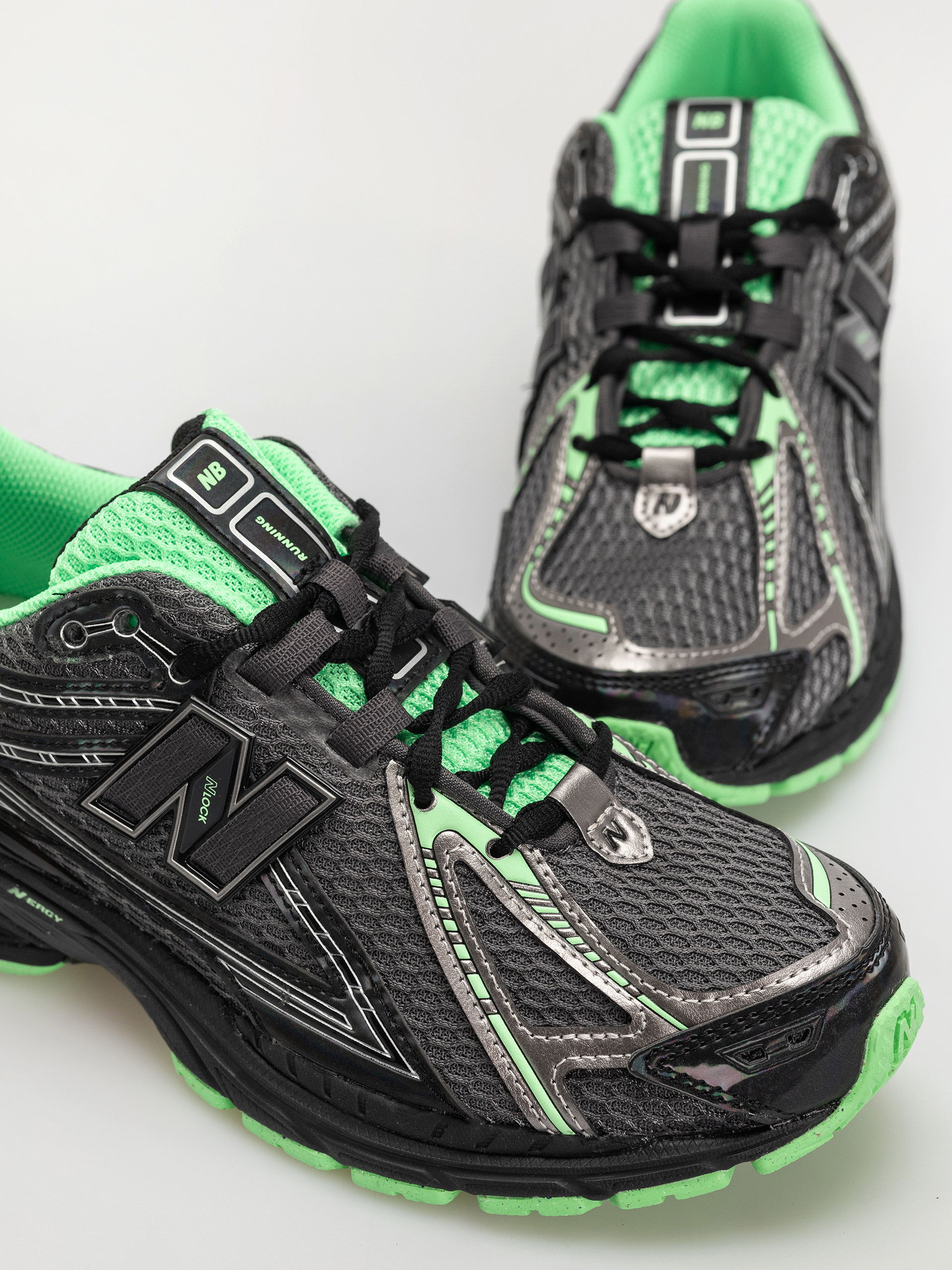 Cipők New Balance 1906 (dark silver metallic)