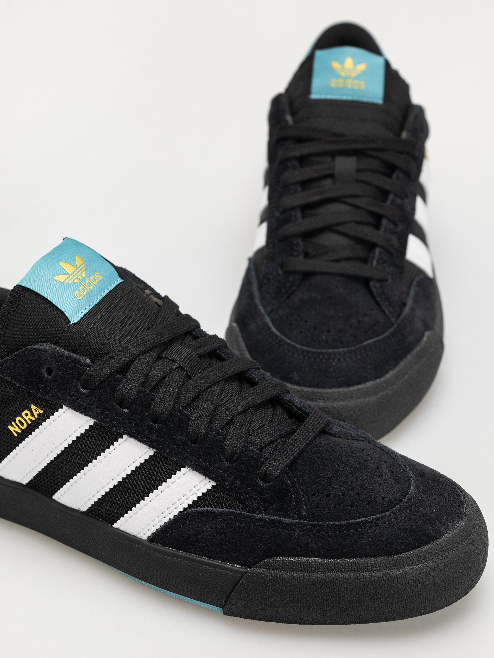 adidas Nora Cipők (cblack/ftwwht/goldmt)