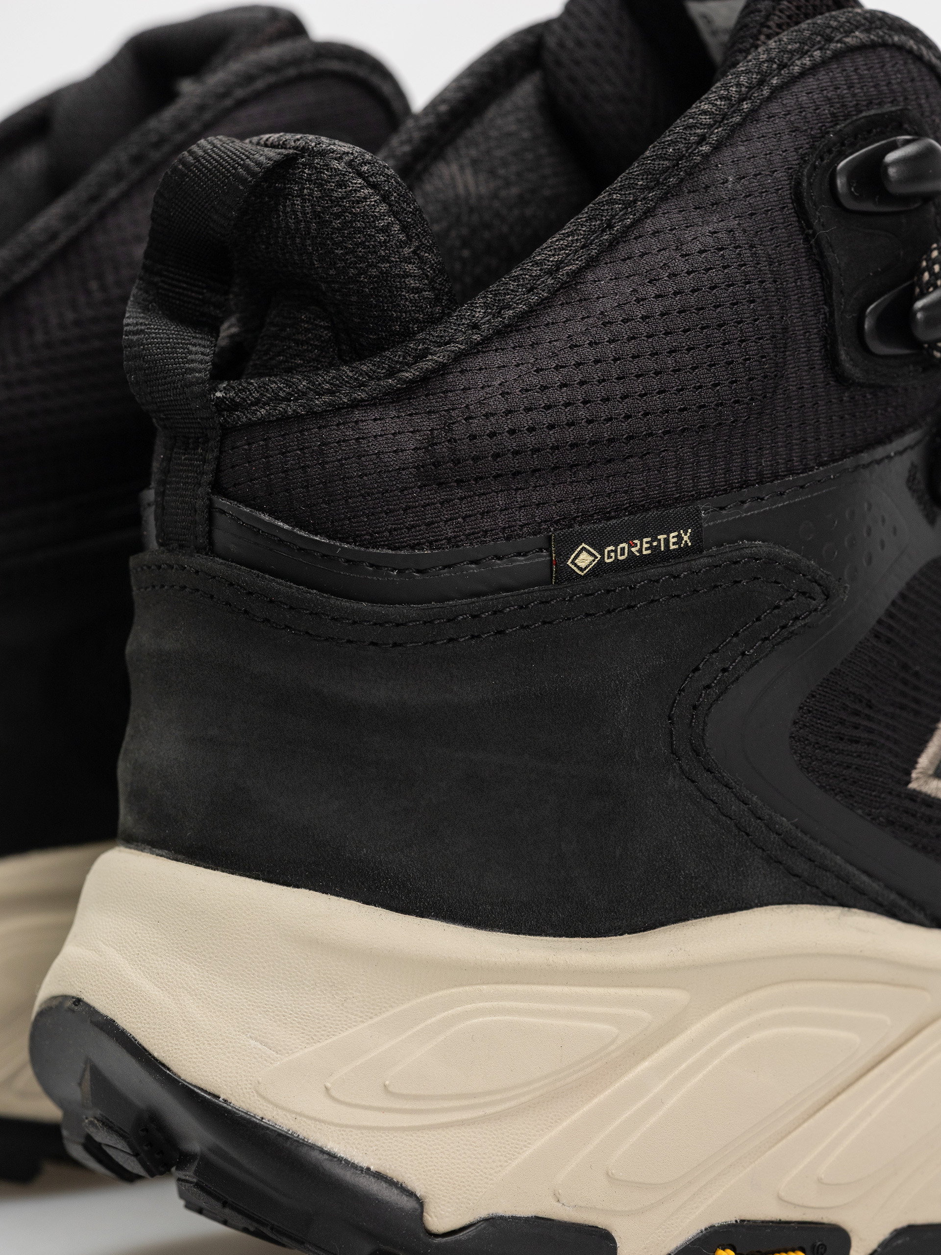 New Balance Fresh Foam X Hierro V9 Hiker Gore-Tex Cipők (black)