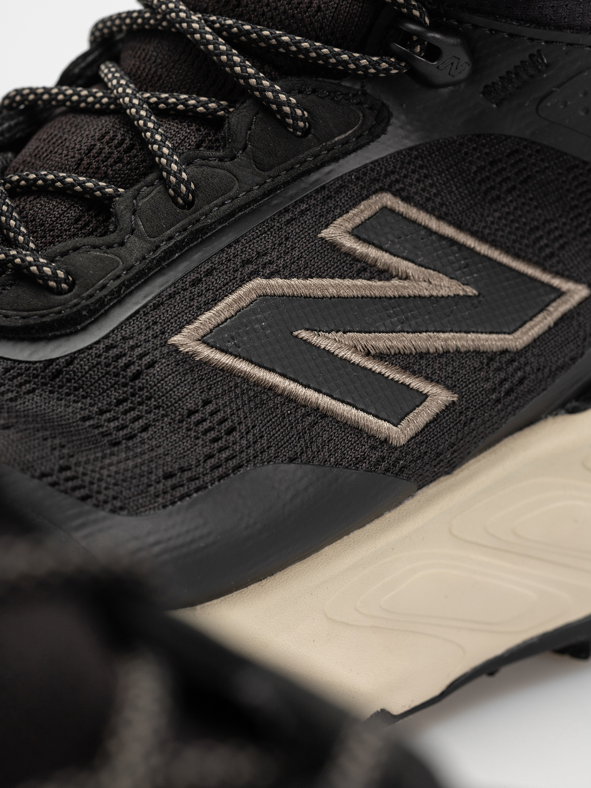 New Balance Fresh Foam X Hierro V9 Hiker Gore-Tex Cipők (black)