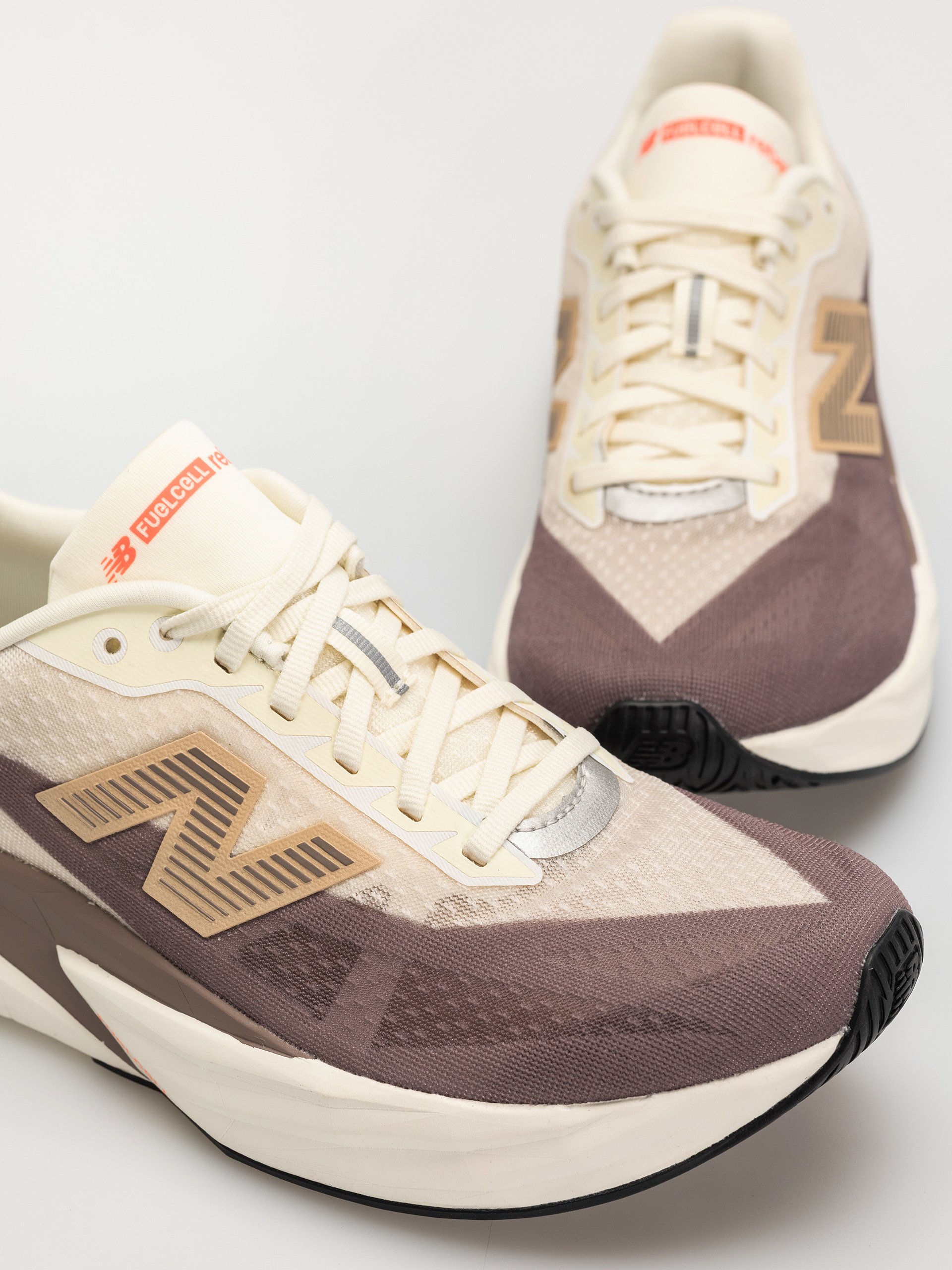New Balance Fuelcell Rebel V5 Cipők (angora)