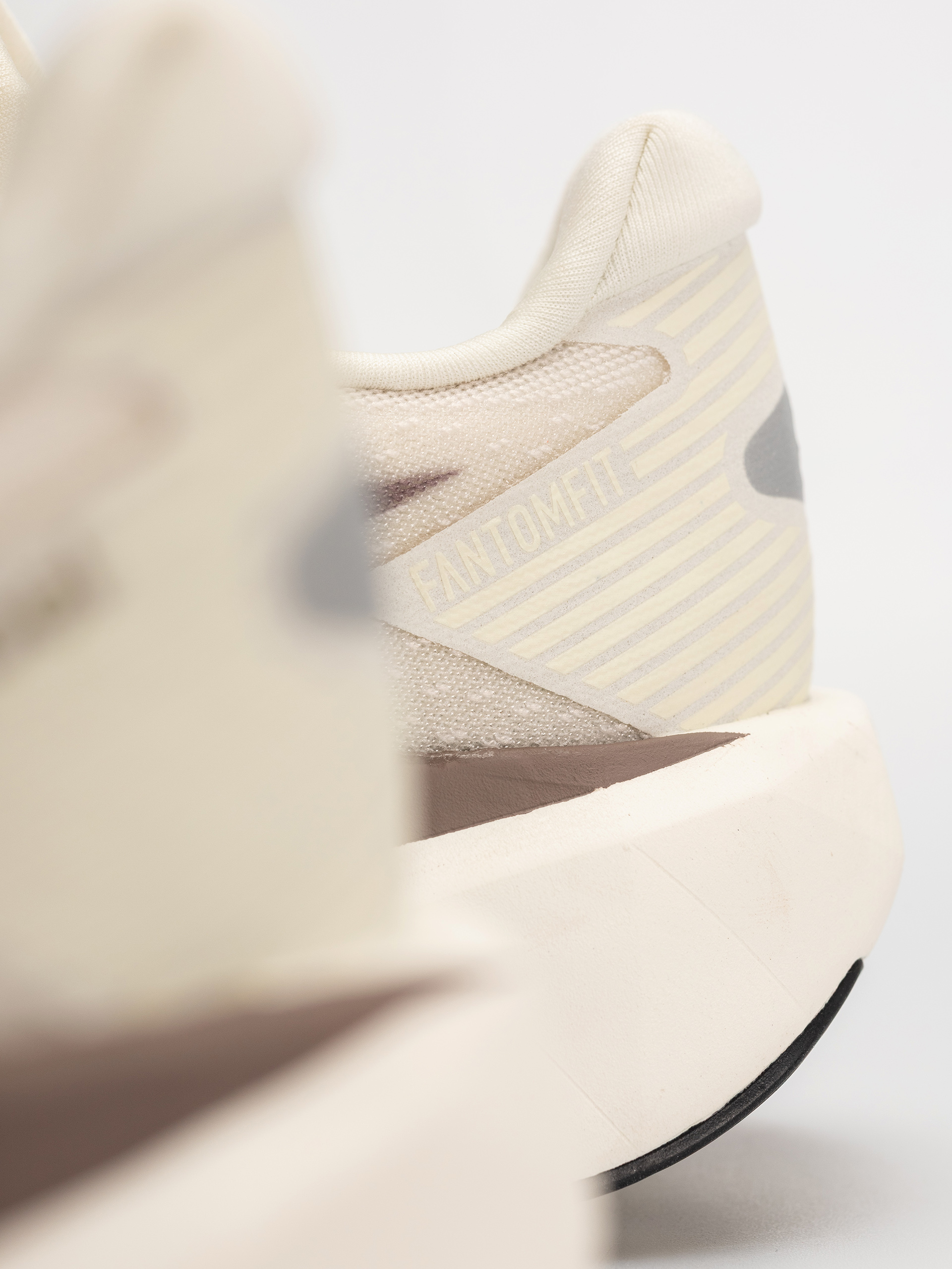 New Balance Fuelcell Rebel V5 Cipők (angora)