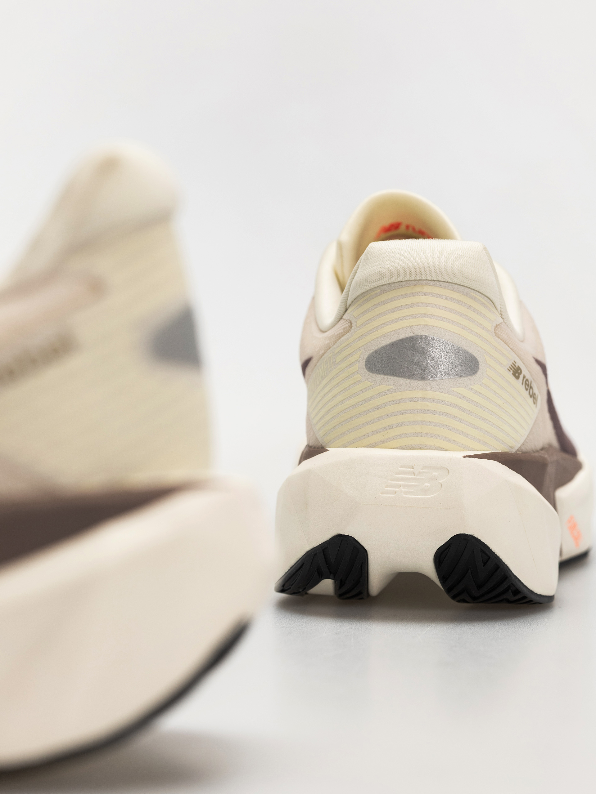 New Balance Fuelcell Rebel V5 Cipők (angora)