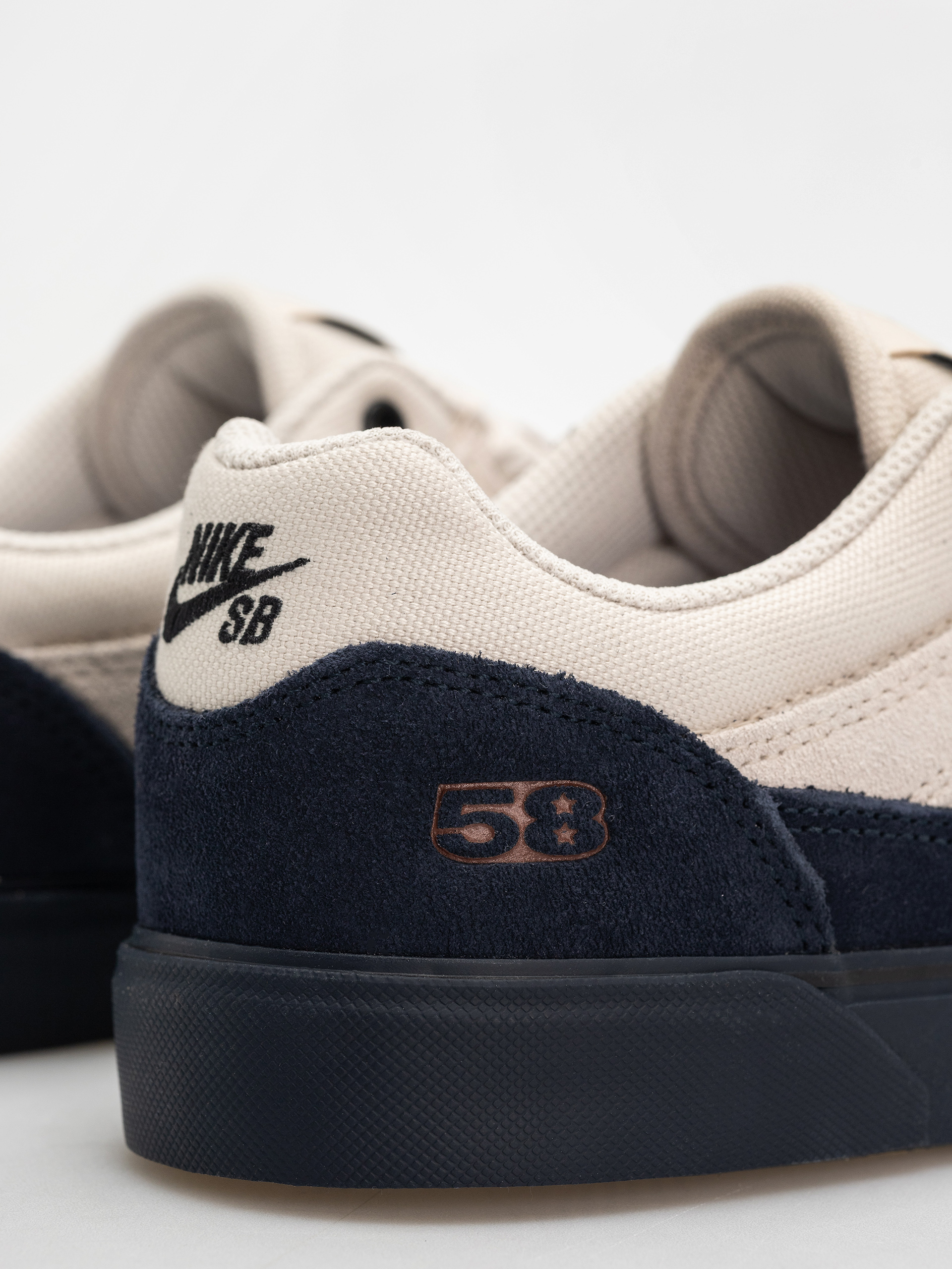 Cipők Nike SB Malor Te (lt khaki/black lt orewood brn)