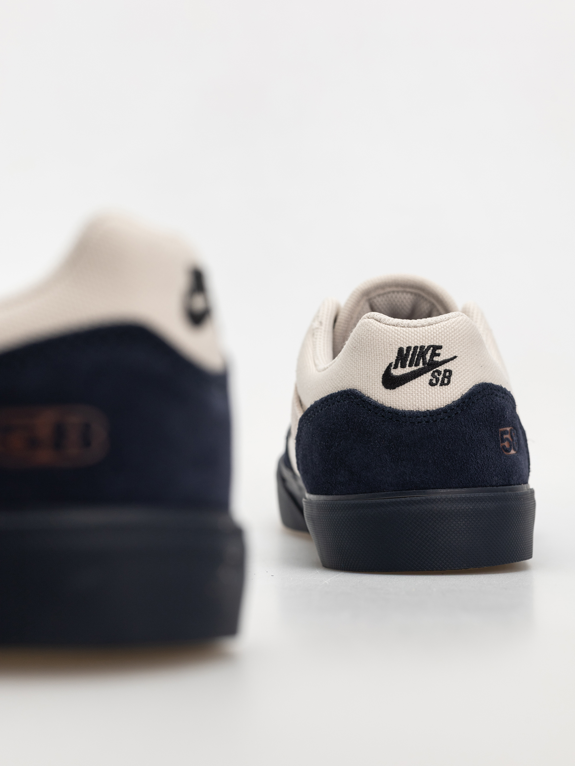 Cipők Nike SB Malor Te (lt khaki/black lt orewood brn)