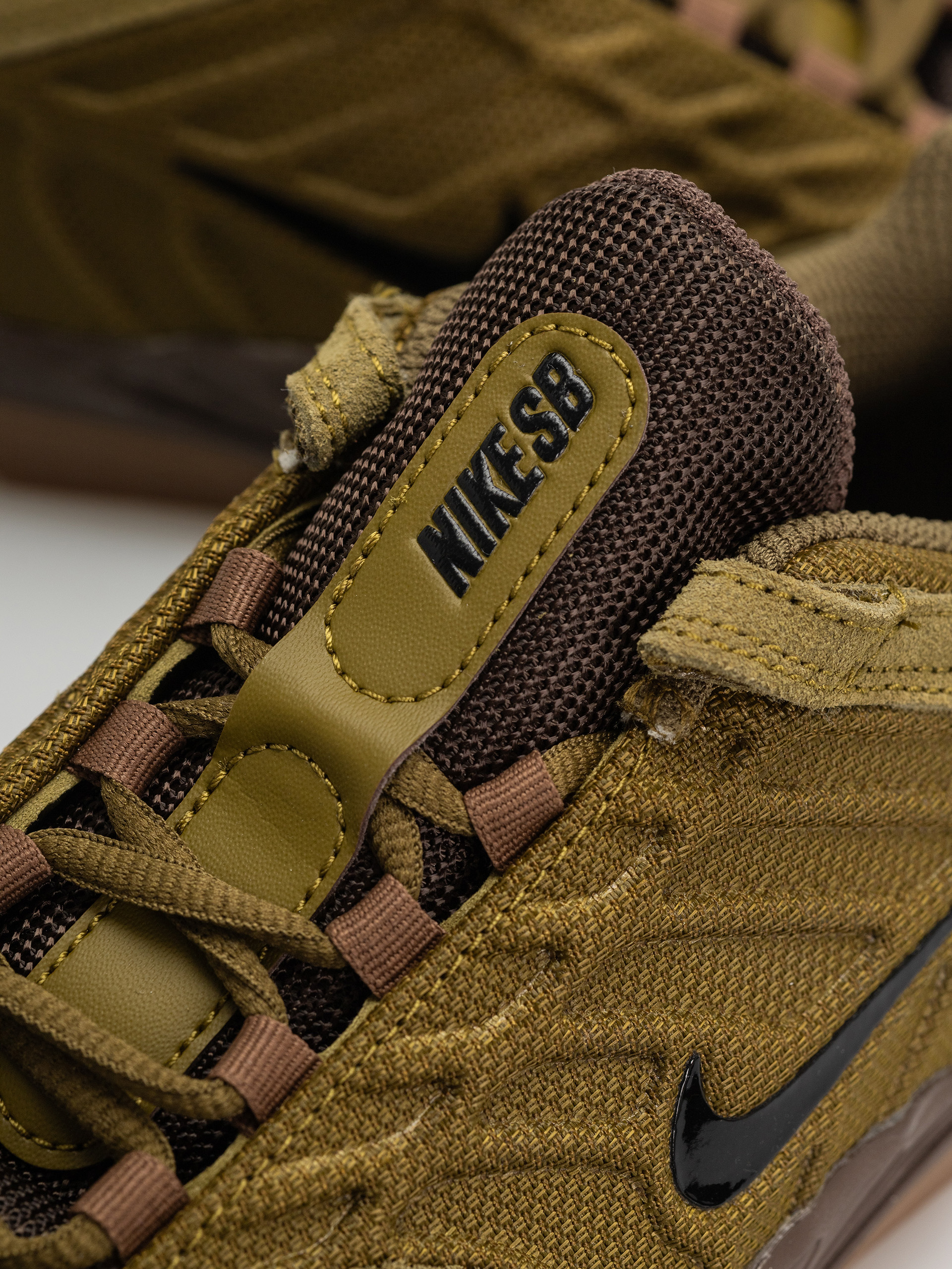 Cipők Nike SB Vertebrae (olive flak/black baroque brown)