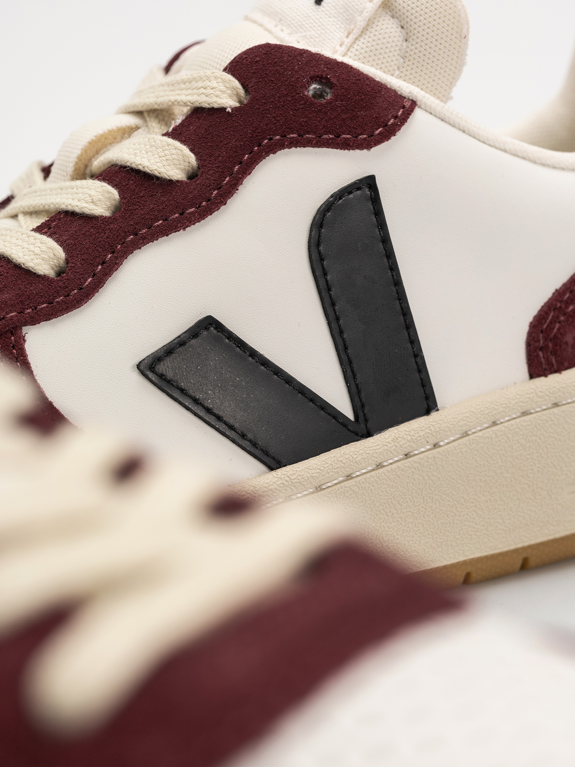 Veja V-10 Cipők Wmn (white black amarante)