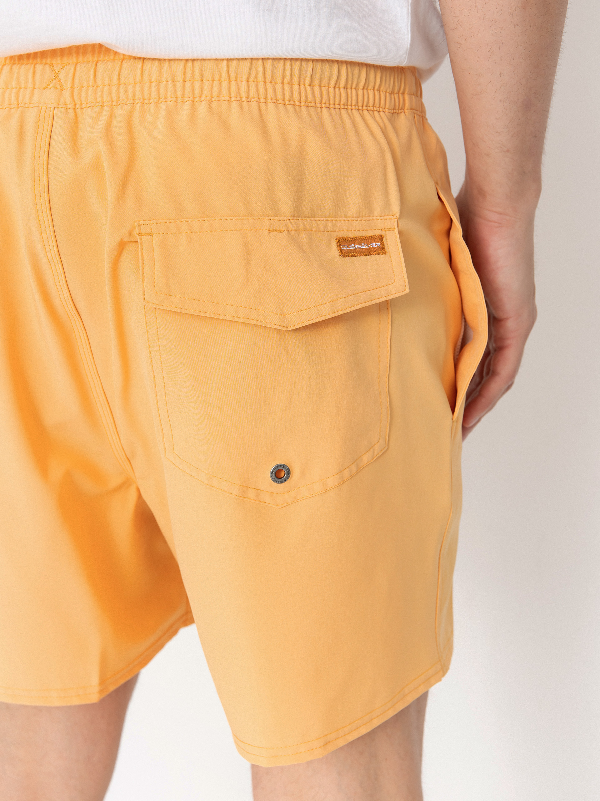 Quiksilver Surfsilk Solid Volley 16 Rövidnadrág (chamois)