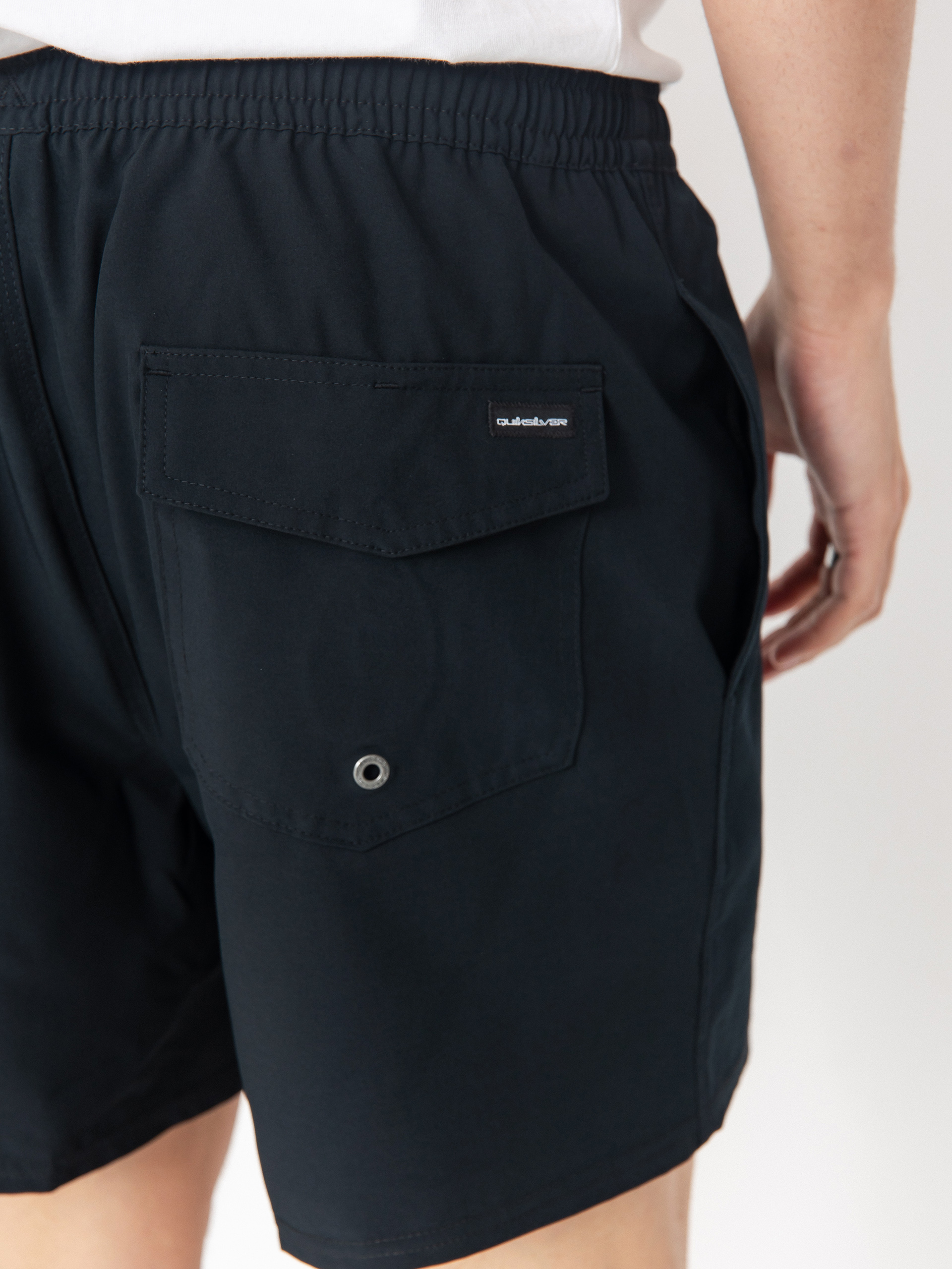 Quiksilver Surfsilk Solid Volley 16 Rövidnadrág (black)