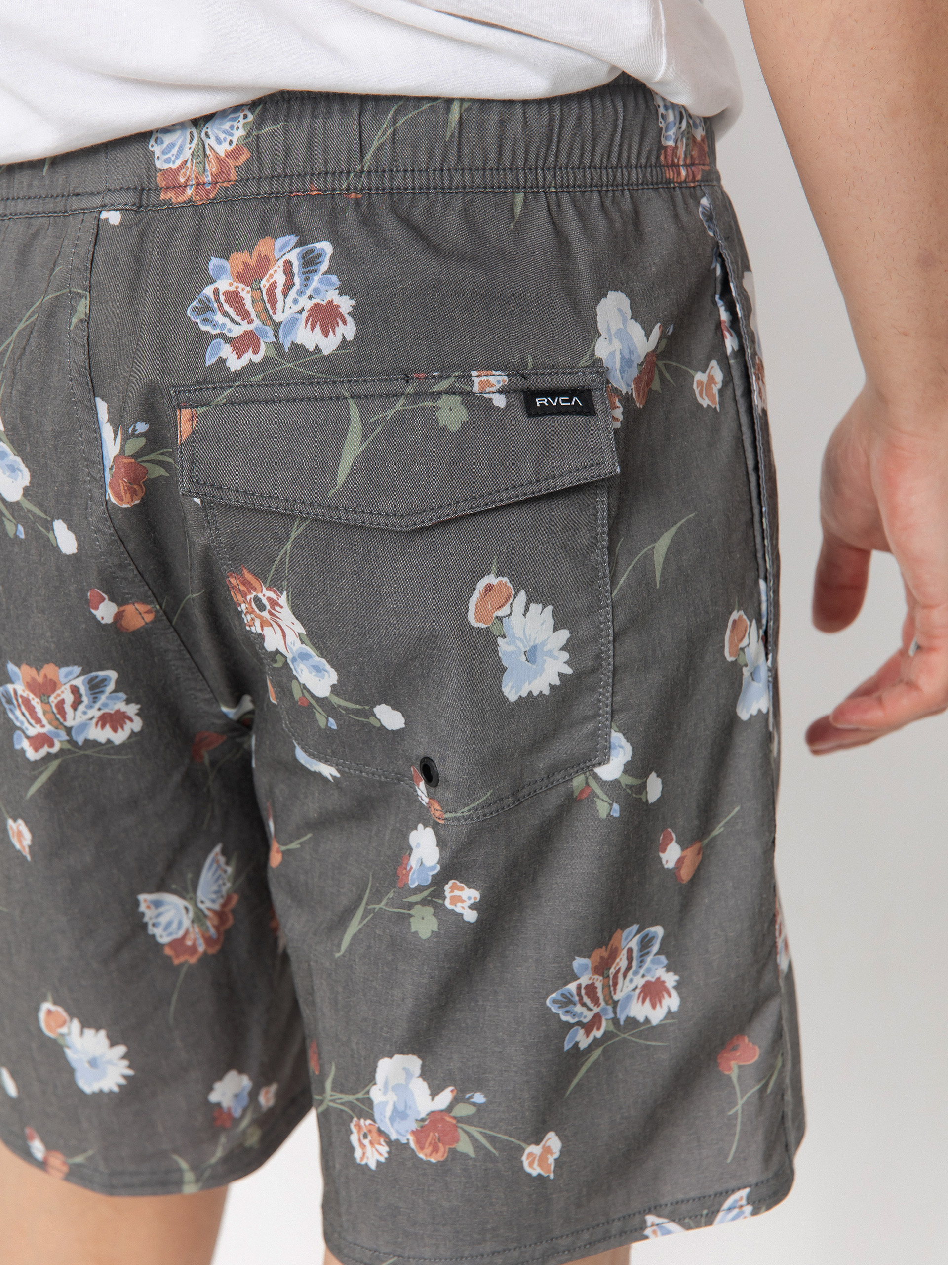 Rövidnadrág RVCA Barnes Elastic Short 17 (black floral print)