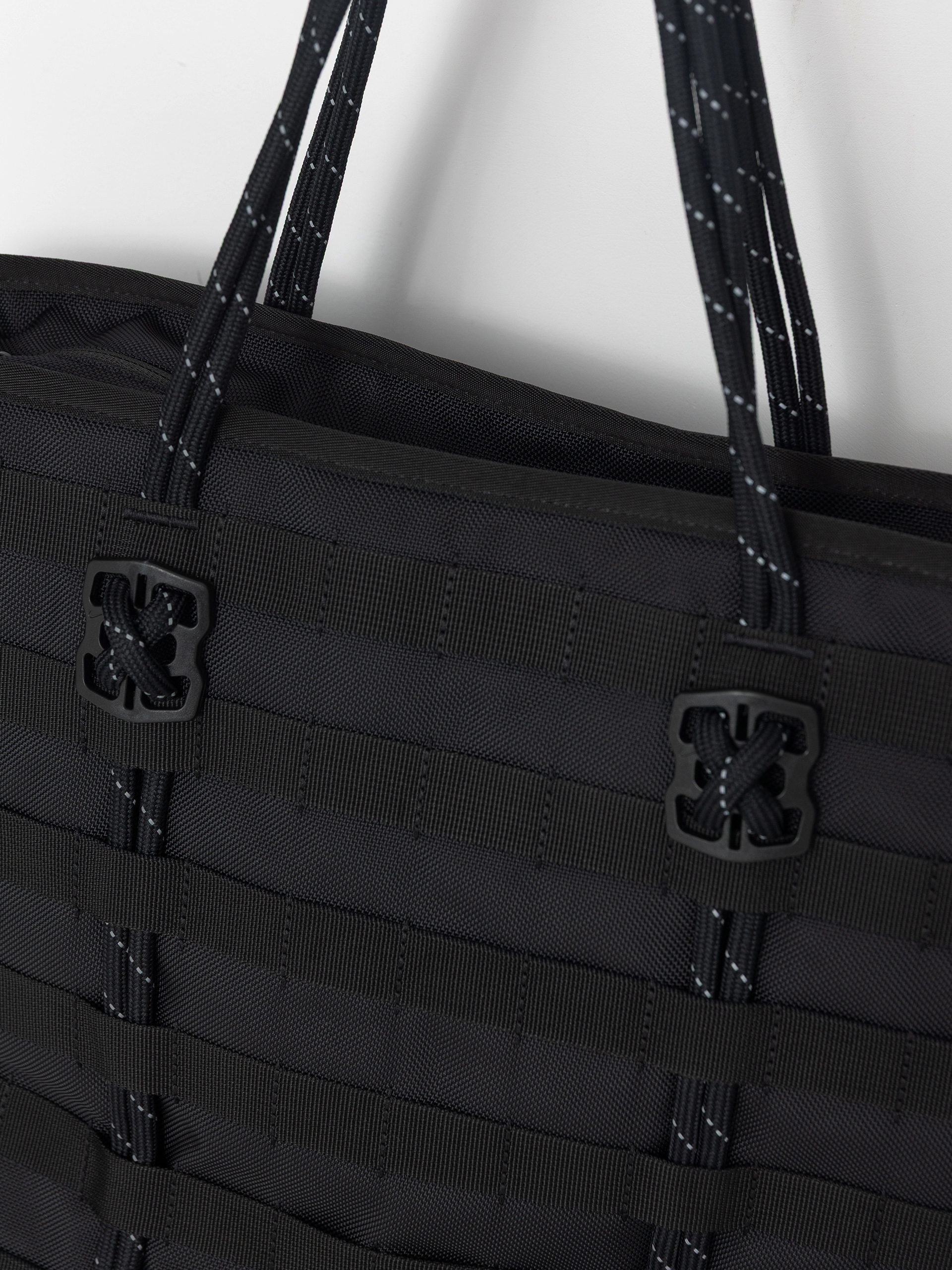 Táska Nike SB Sportswear (black/black/white)