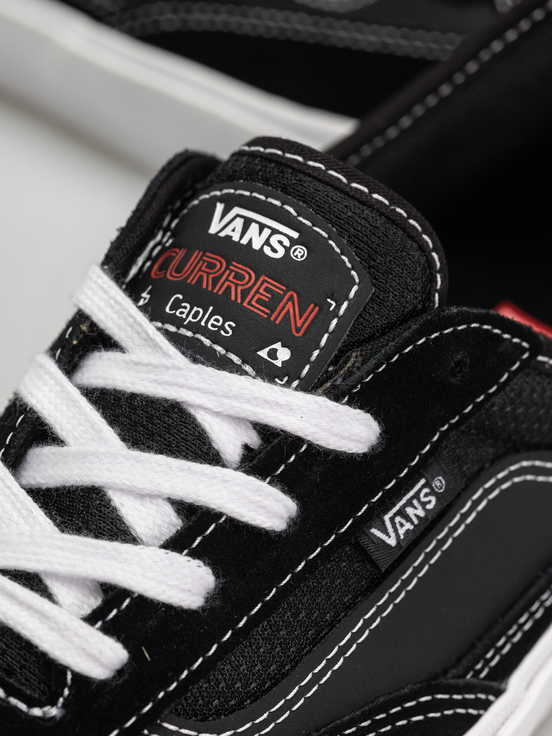 Vans Skate Curren Caples Cipők (gum black/white)