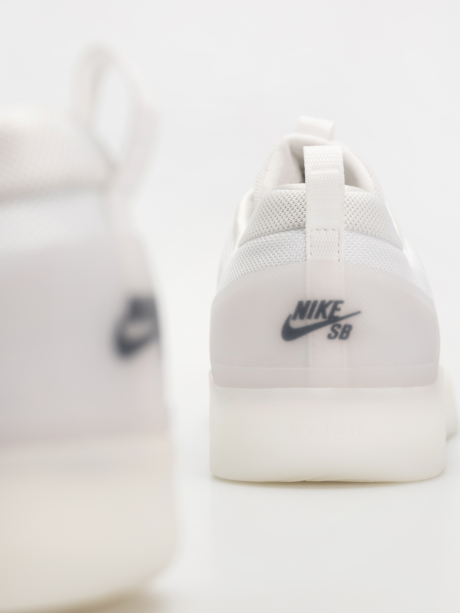 Nike SB Zoom Nyjah 4 Cipők (white/black white black)