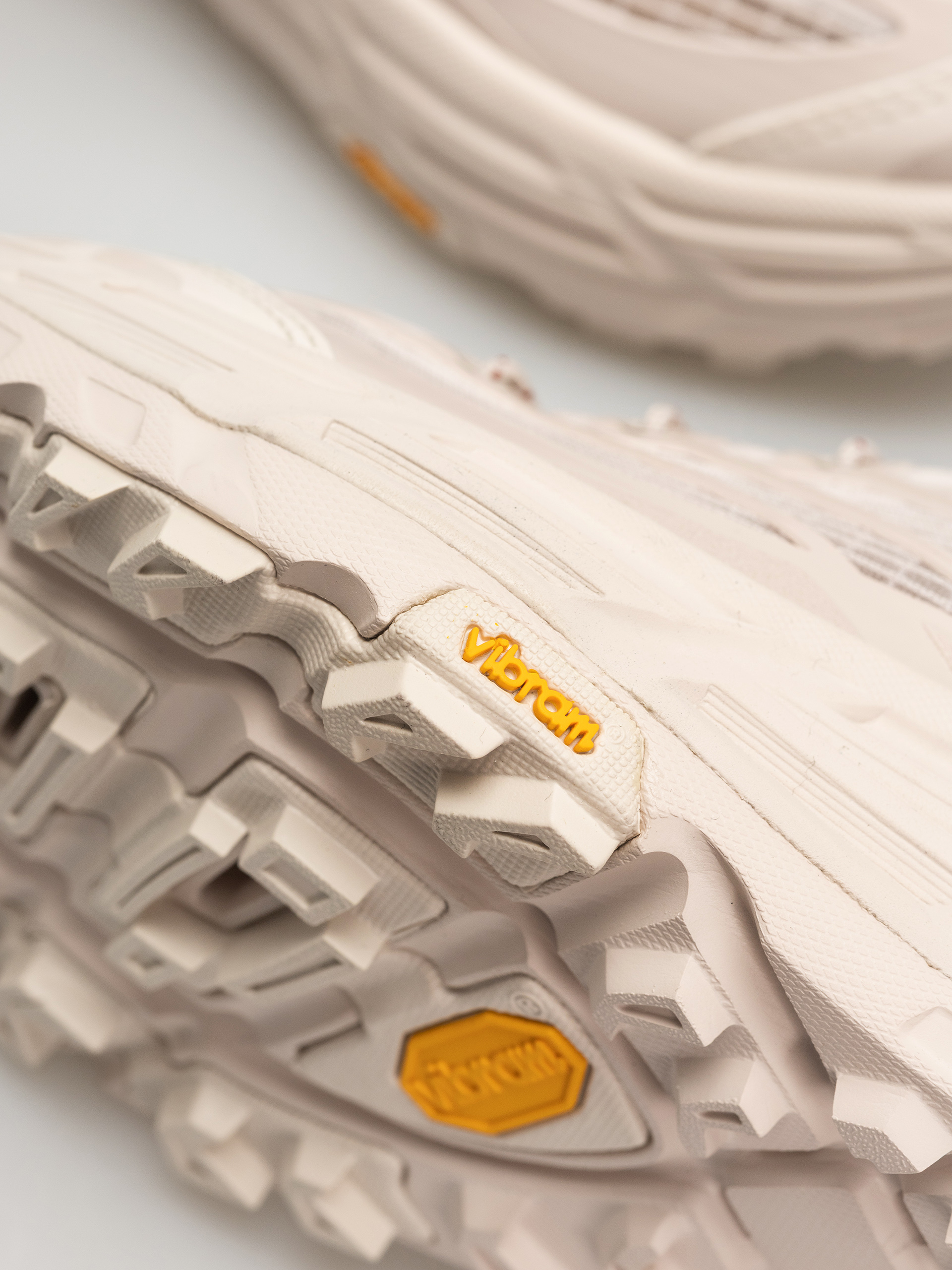 Hoka Mafate Three 2 Grid Cipők (rose cream stucco)