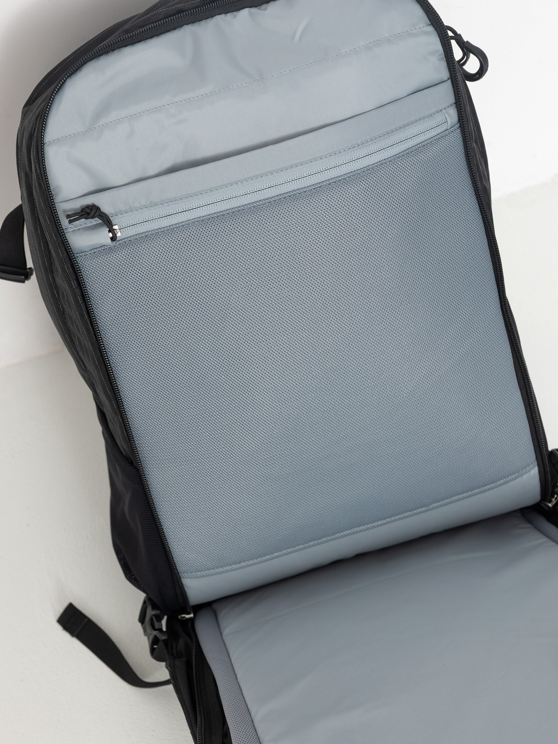 Osprey Nebula Hátizsák (black)