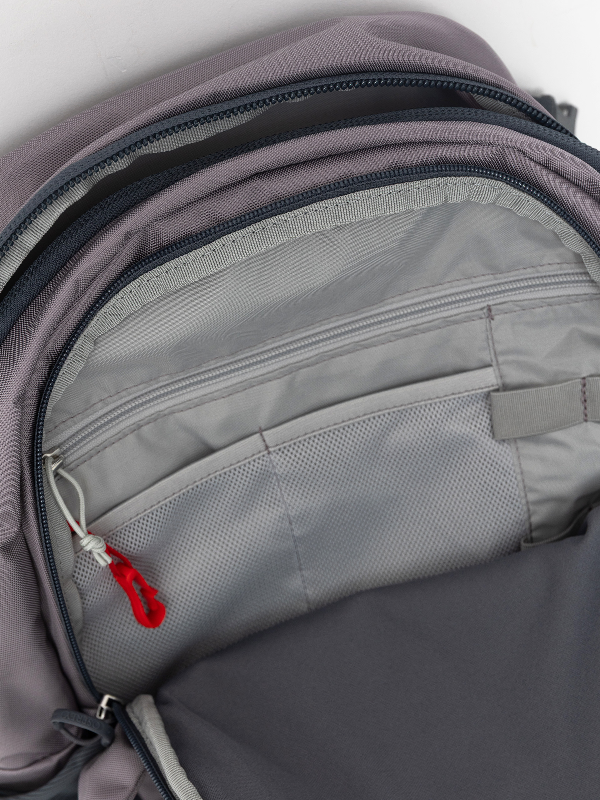 Osprey Axis 24 Hátizsák (soundwave grey)