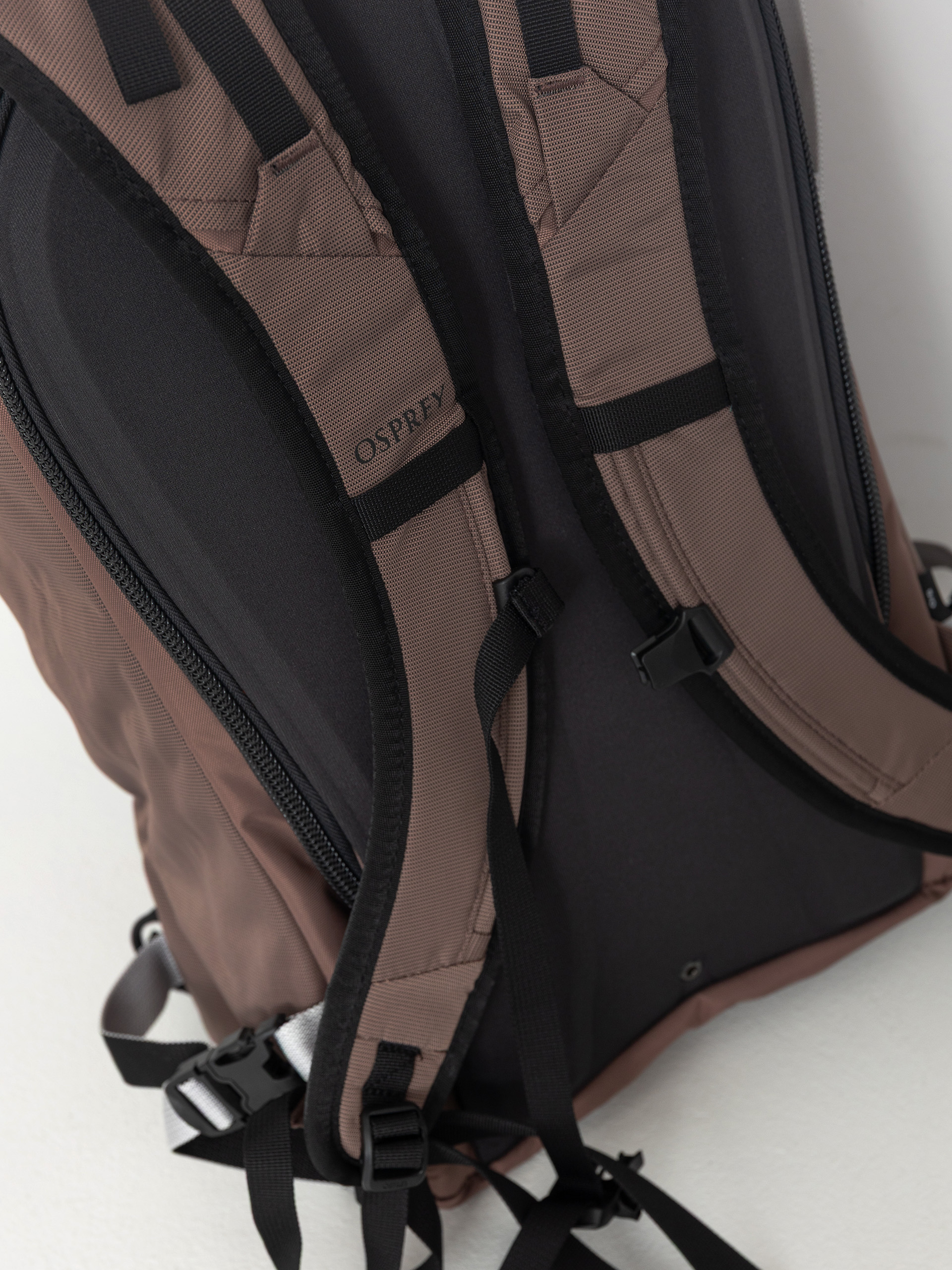 Osprey Sopris 25 Hátizsák (magma brown/raven black)
