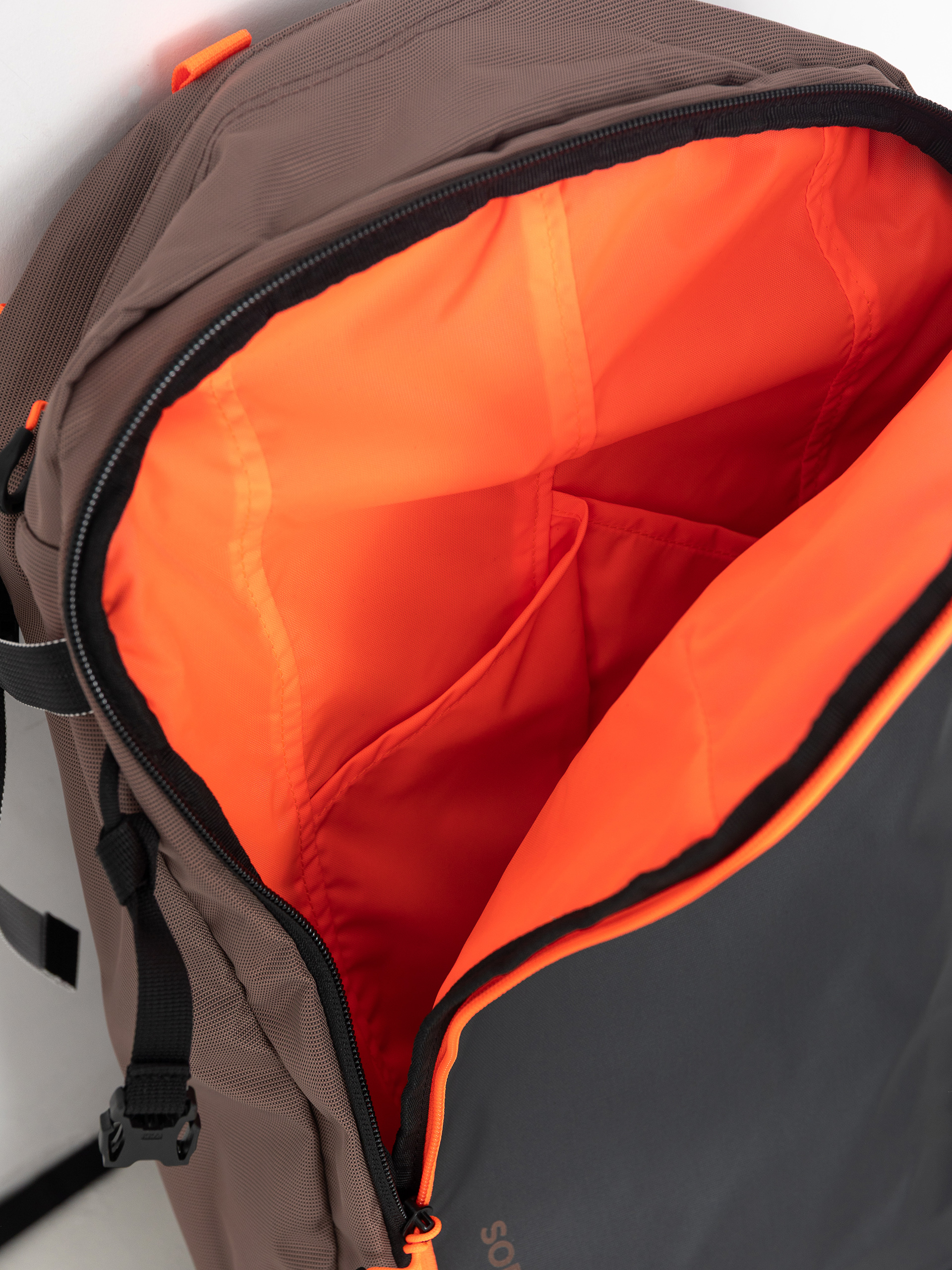 Osprey Sopris 25 Hátizsák (magma brown/raven black)